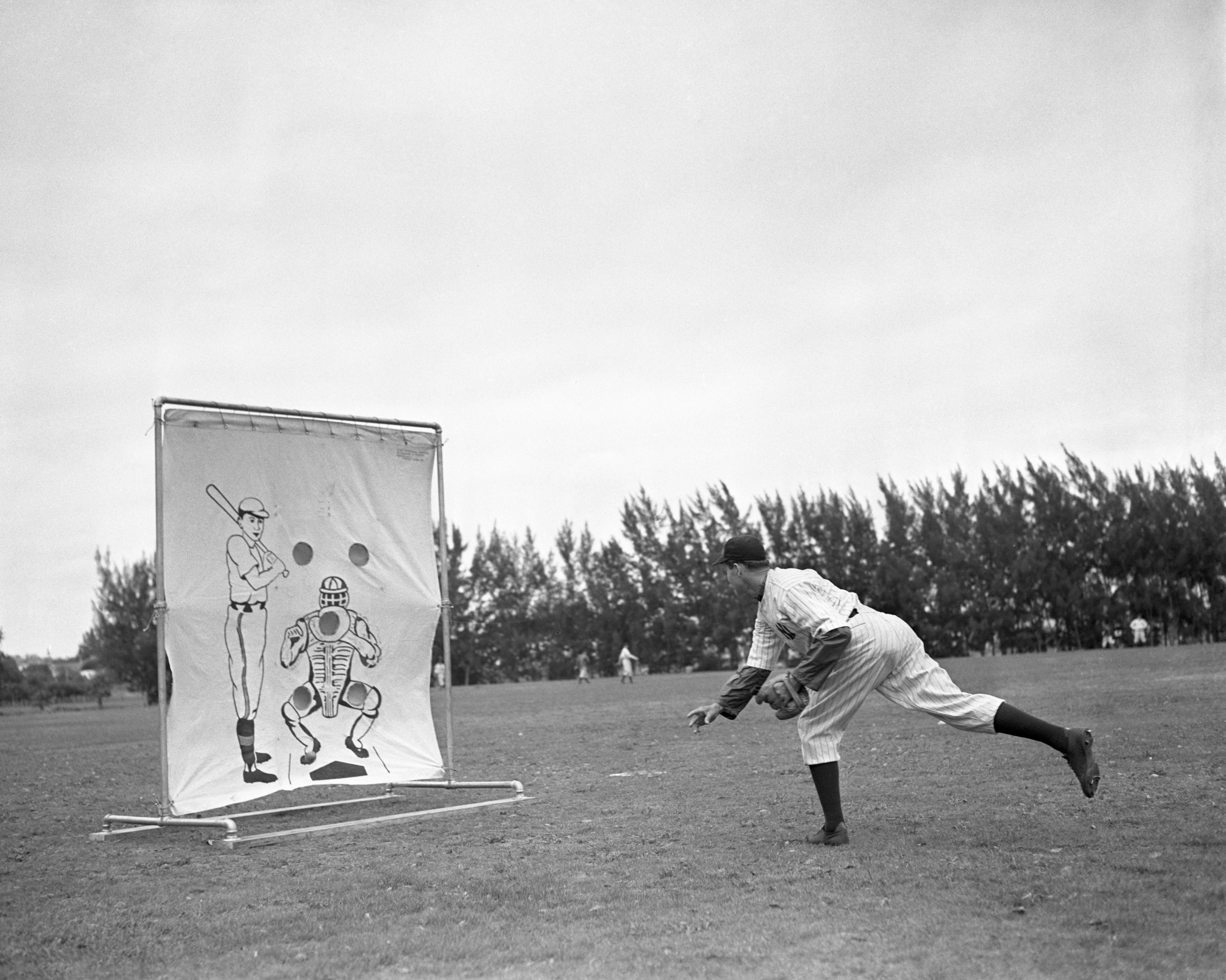 Pitcher using "Ziel" device