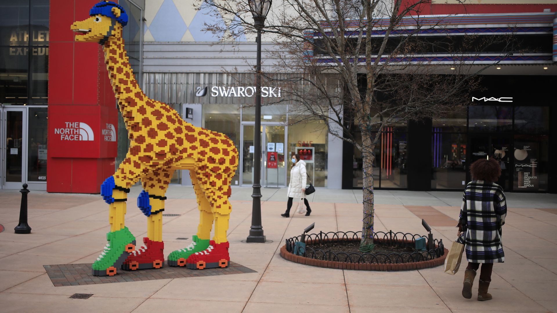 A Lego giraffe at a shopping mall in Columbus, Ohio