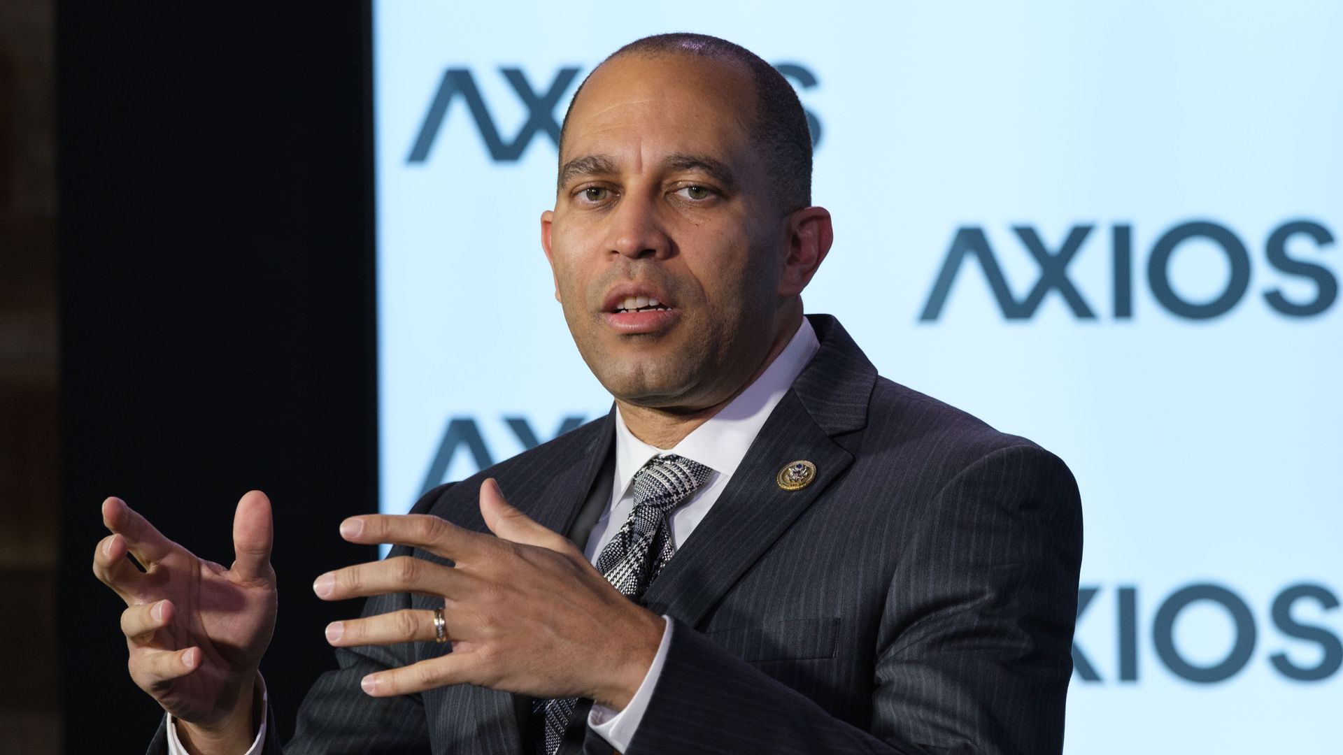 Hakeem Jeffries talking to Mike Allen.