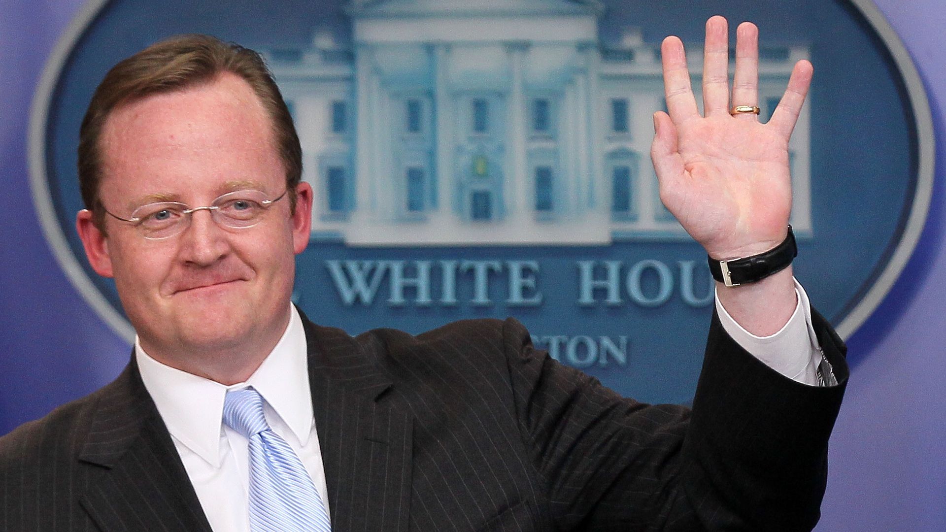 Warner Bros. names ex-Obama staffer Robert Gibbs as comms chief