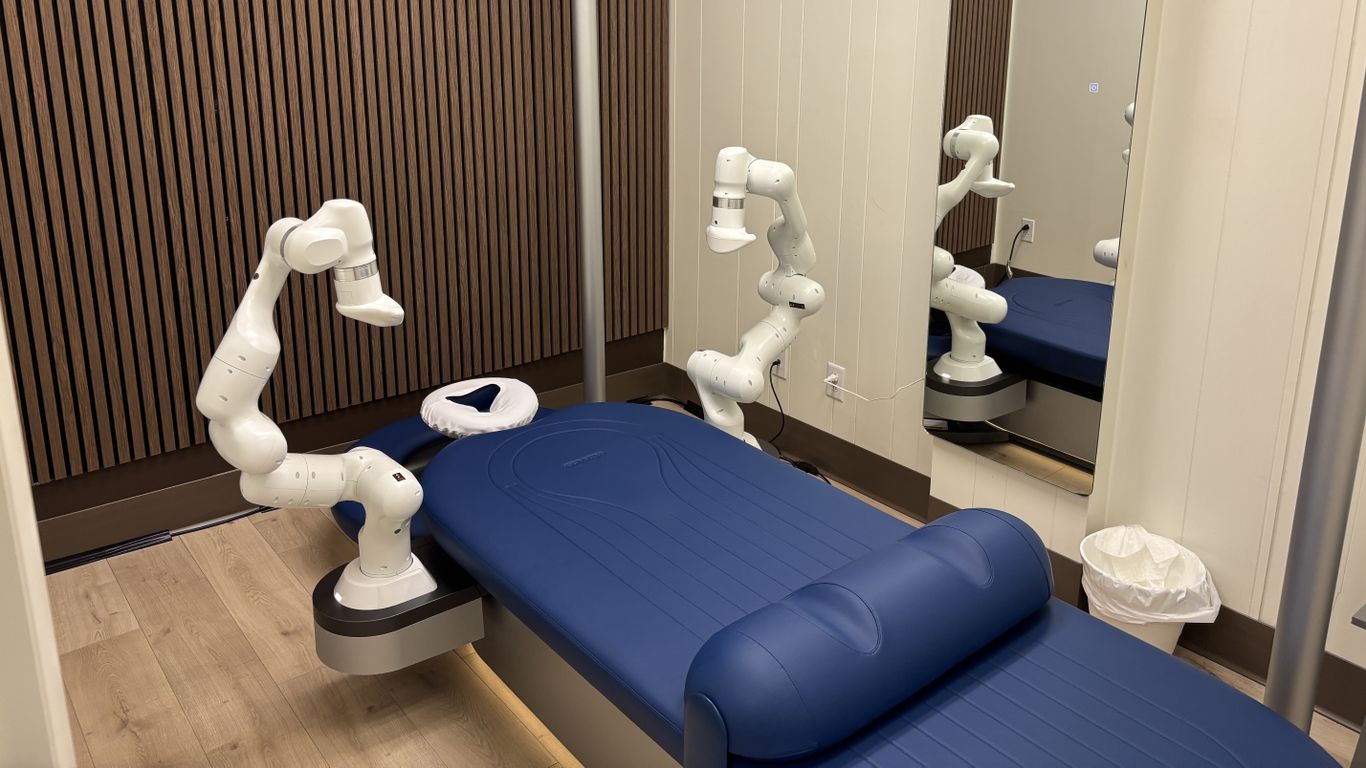 axios.com - Alexis Johnson - We tried Pittsburgh's only robot massage