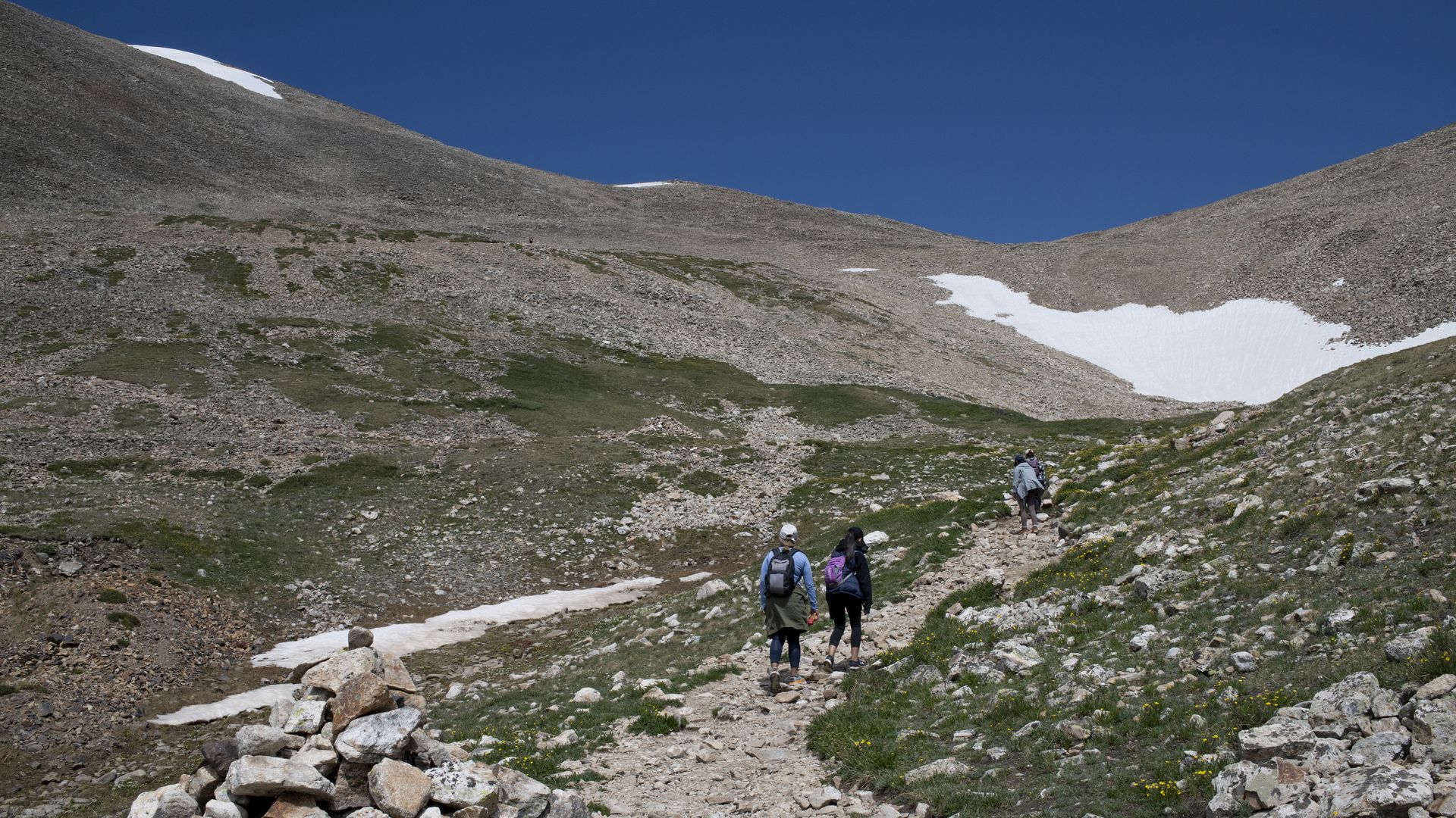 Hikers walk on the trail toward Mount Democrat in 2023. Photo: Rachel Woolf for The Washington Post via Getty Images