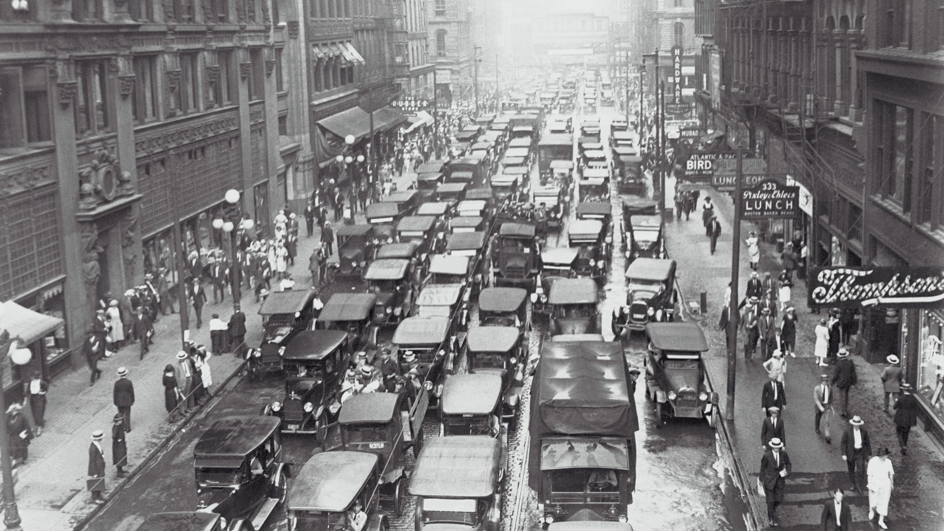 Photo of cars in a traffic jam in 1922. 