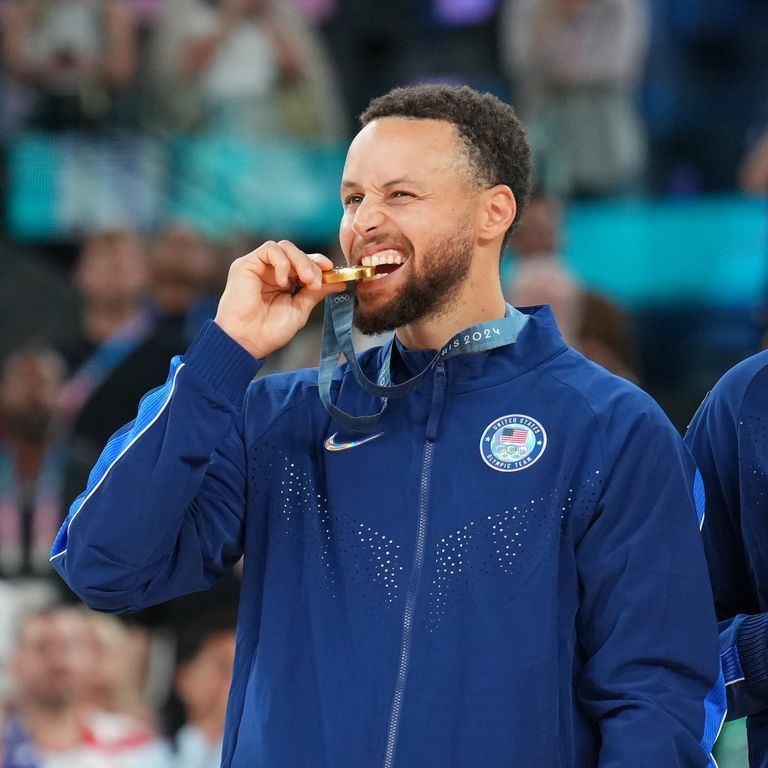 In photos: The Warriors' Steph Curry triumphs in Paris - Axios San