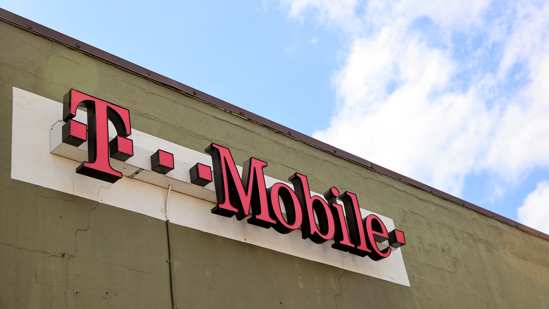 T-Mobile store sign
