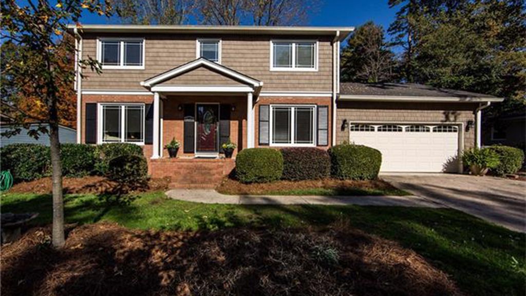 Home of the day Two story family home in Rama Woods / 4bd,2.5ba