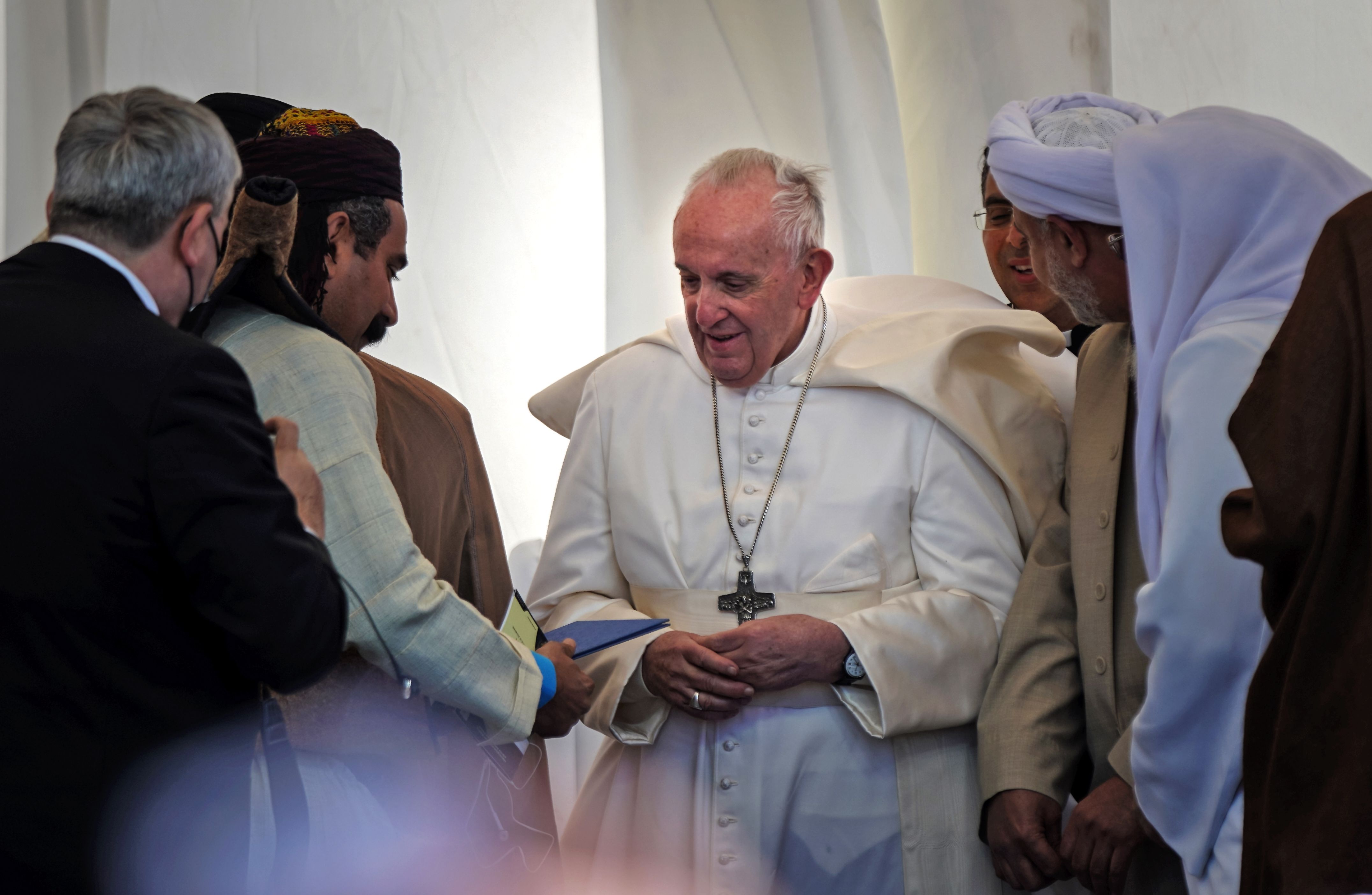 Picture of Pope Francis speaking with Iraqi religious figures