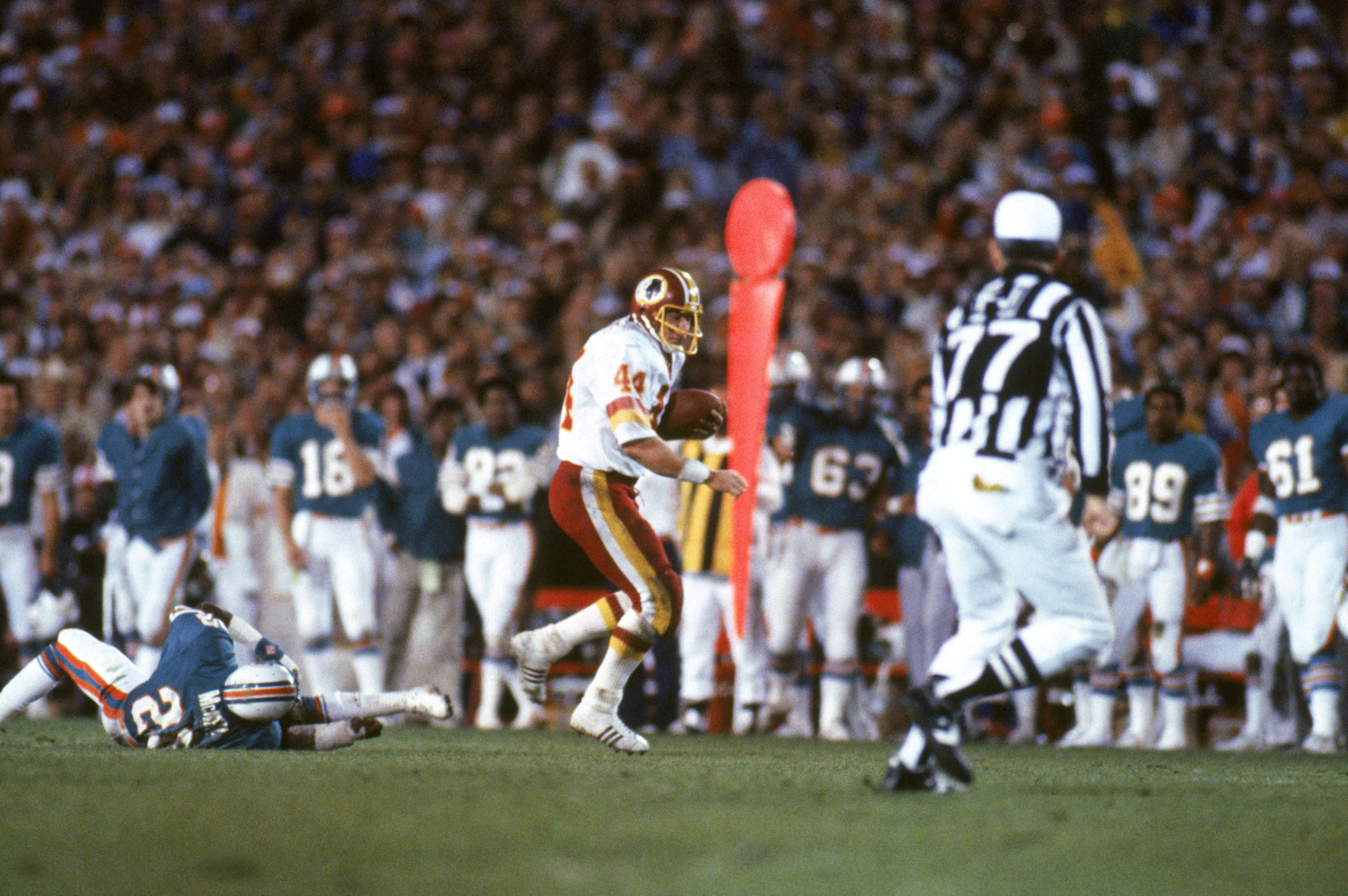 archive photo of Washington running back John Riggins against the Dolphins in the 1983 super bowl