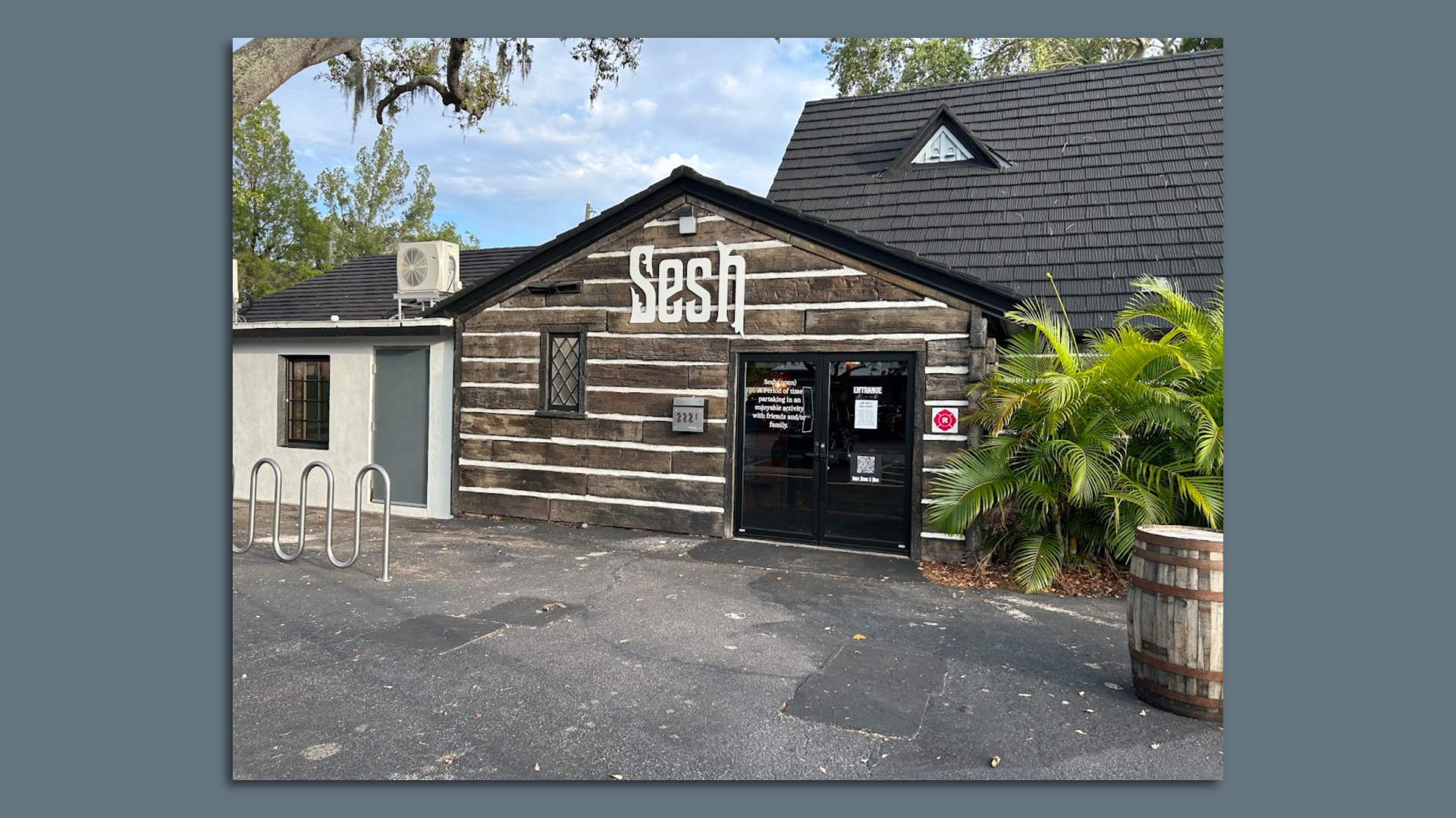 The front entrance to Sesh, a brewpub in St. Petersburg housed in a historic building. 