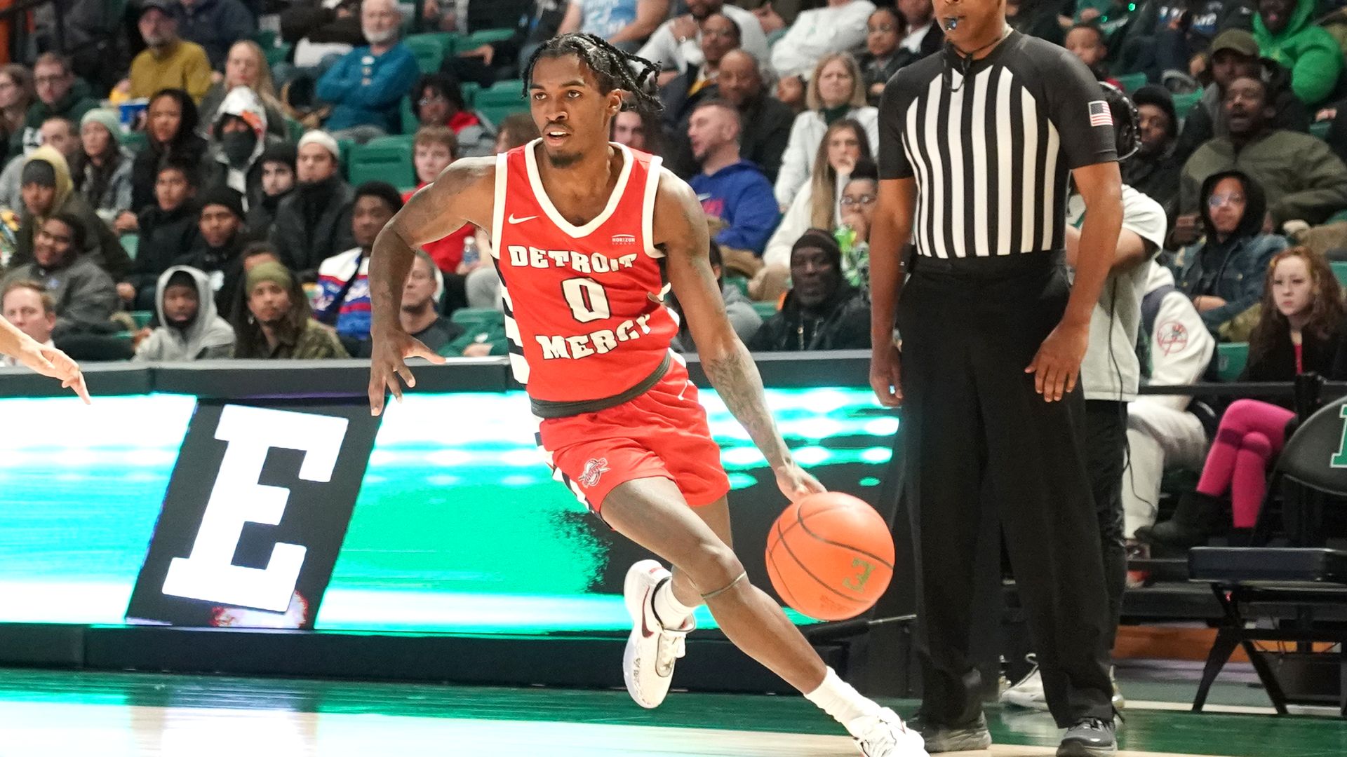 Antoine Davis dribbles the ball against Eastern Michigan University