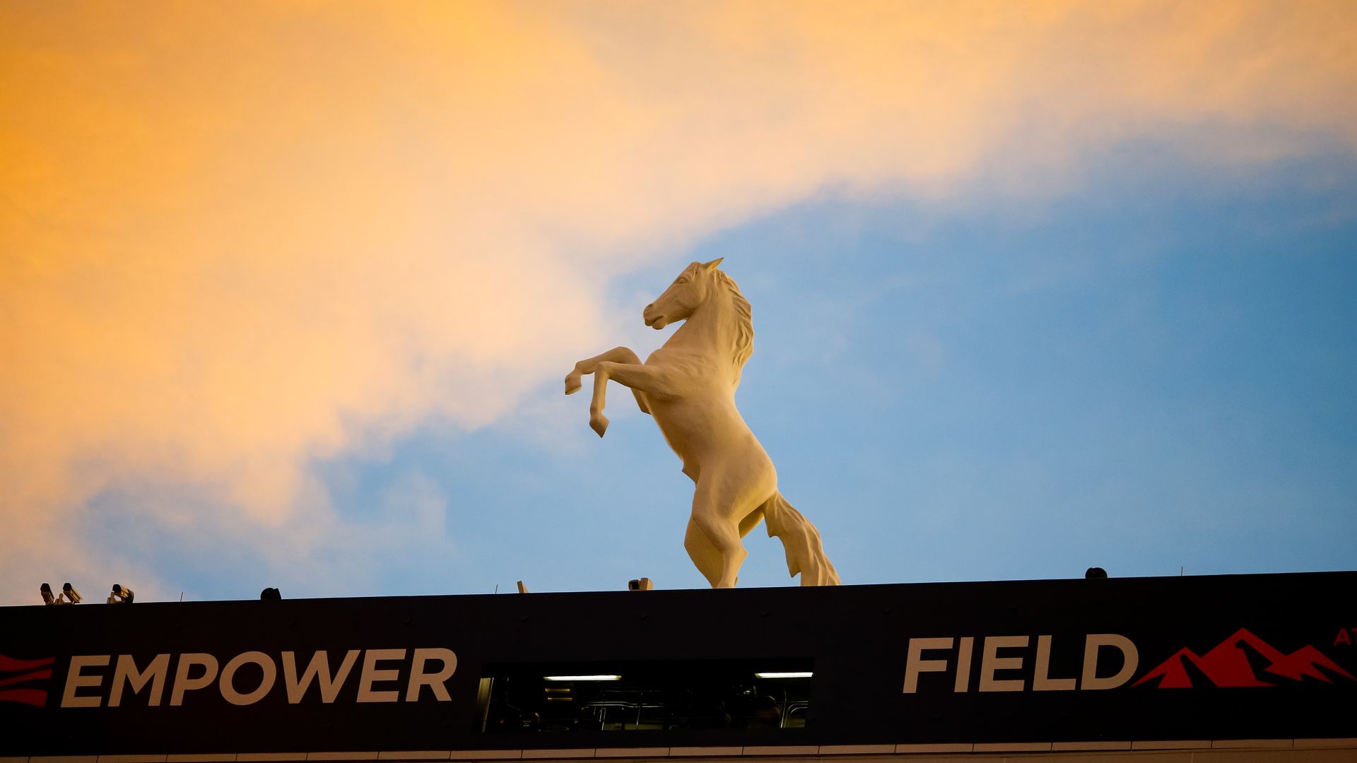 2022 Denver Broncos schedule release: A new intern