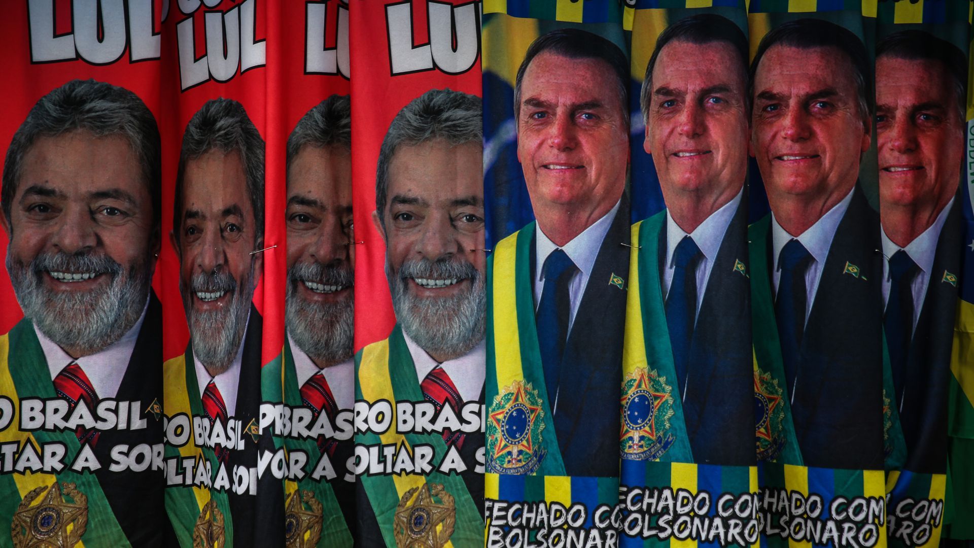 Towels with images of presidential candidates Luiz Inácio Lula da Silva and Jair Bolsonaro. Photo: Alexandre Schneider/Getty Images