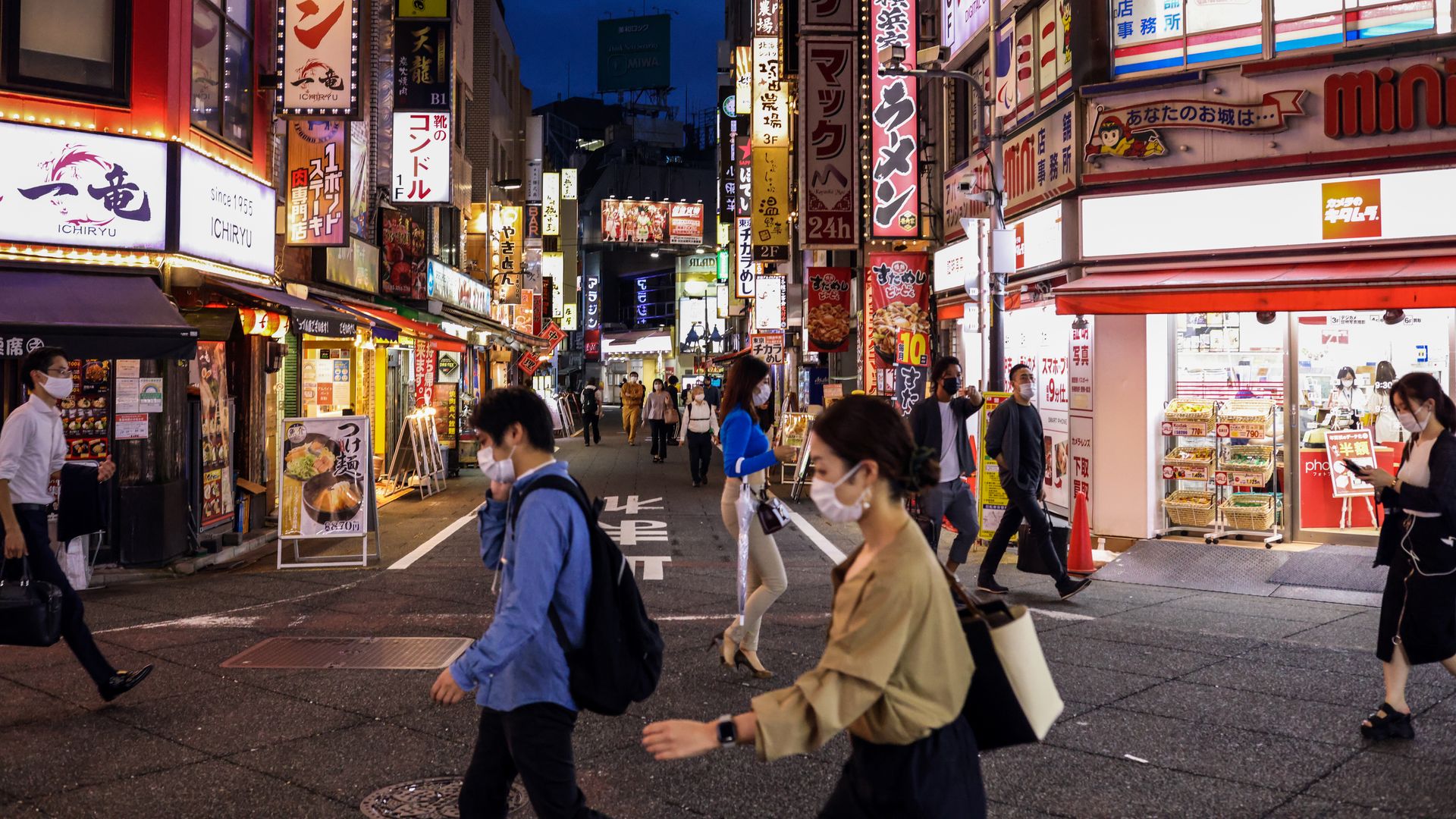 Picture of people with masks in Tokyo at night