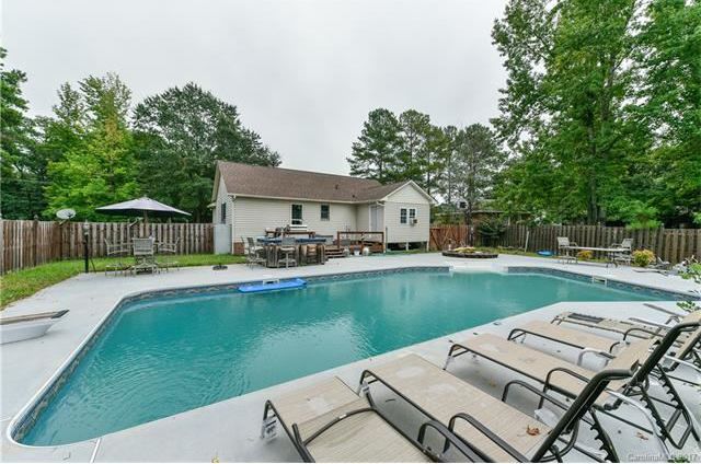 lancaster-home-for-sale-with-pool-near-charlotte