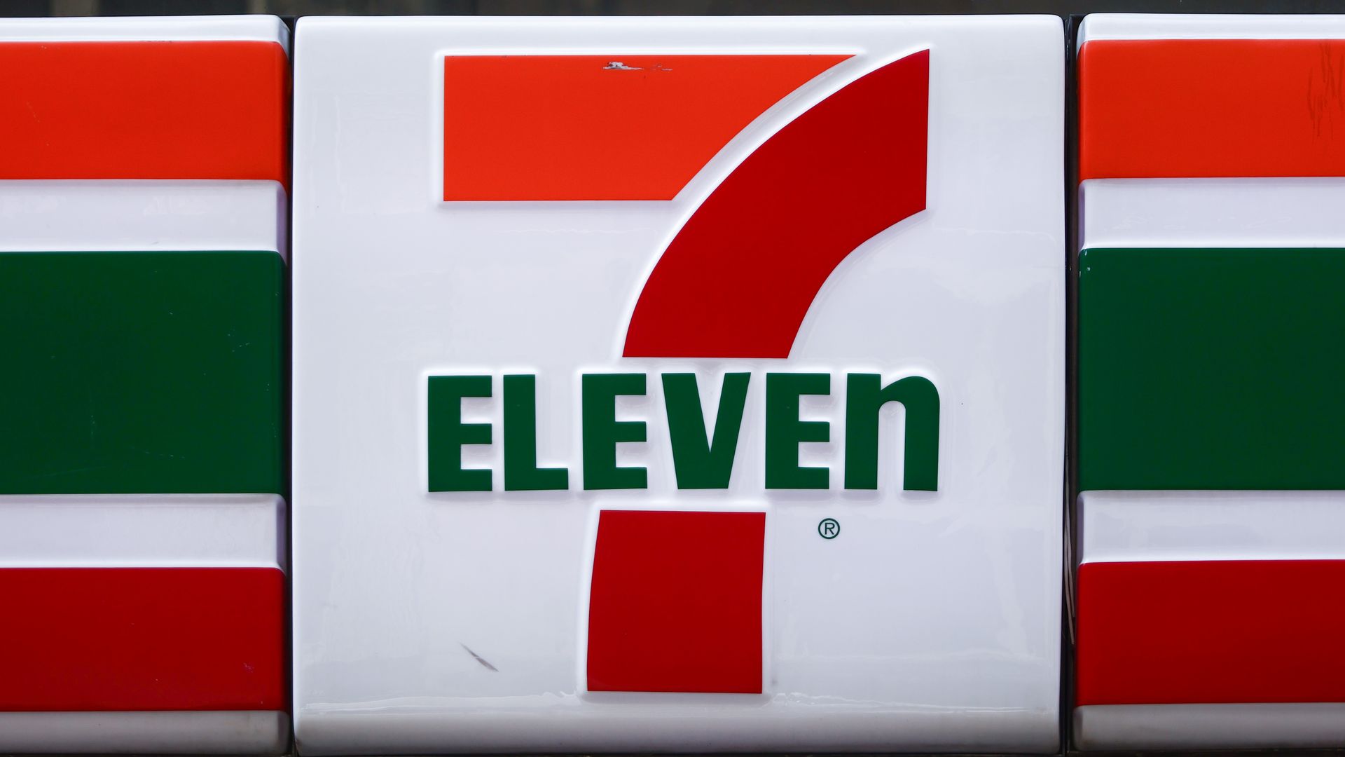 The 7-Eleven logo.