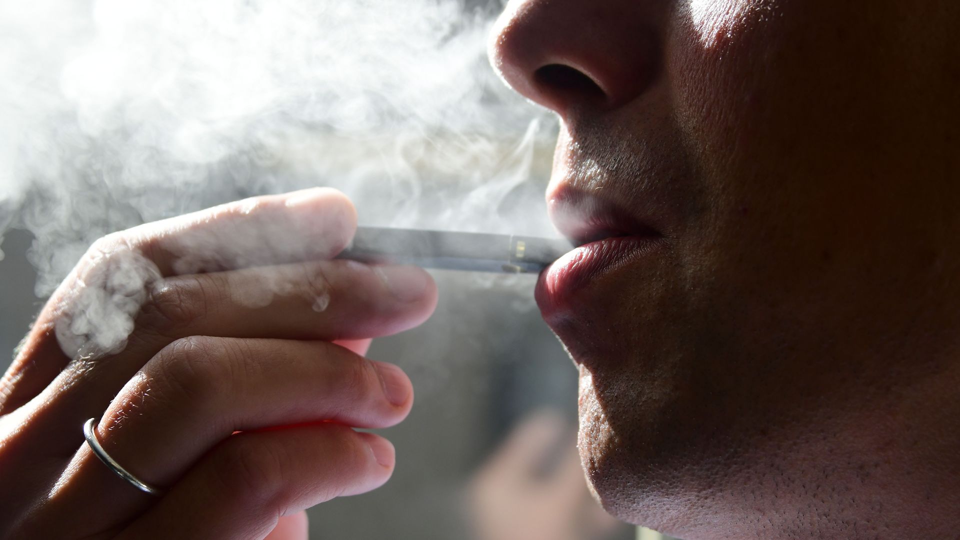 A man vaping