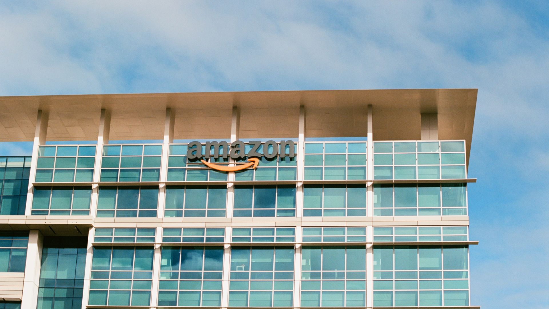 Building with Amazon logo 