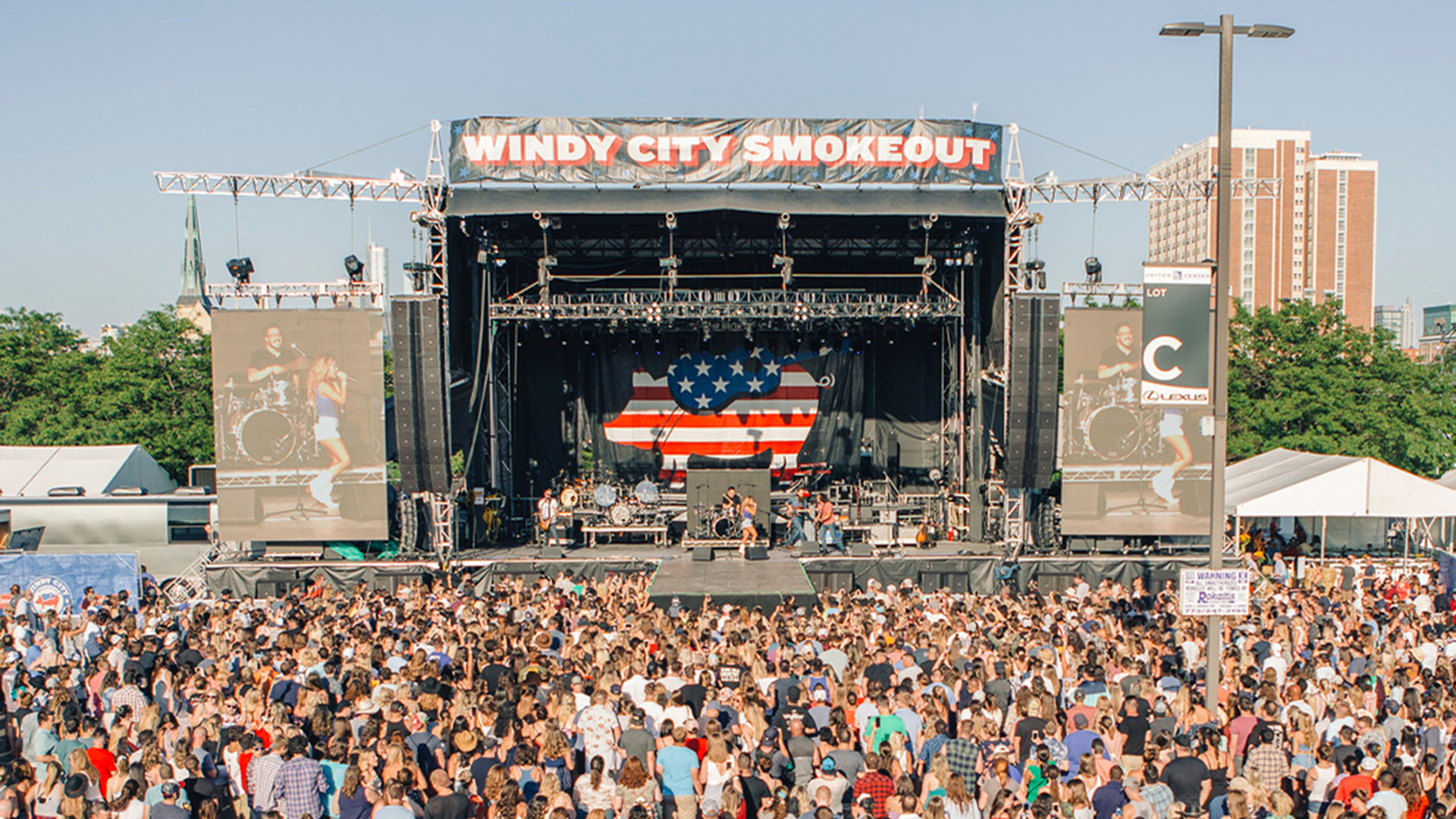 Crowd watching a concert at Windy City Smokeout in Chicago