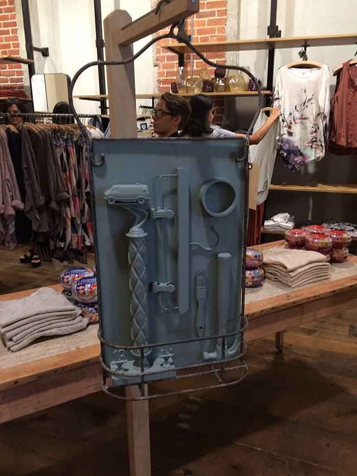 belgium-swimming-pool-hanger