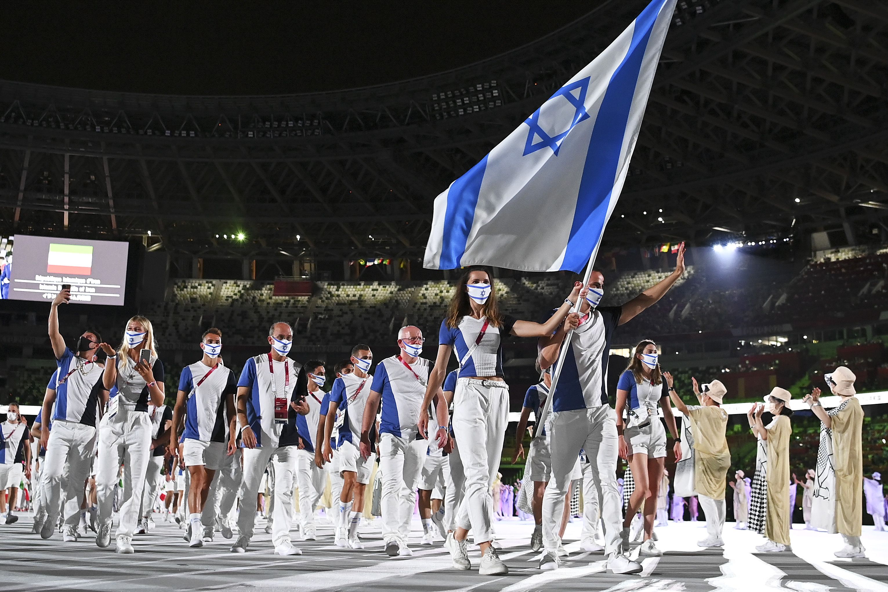 picture of team israel arriving