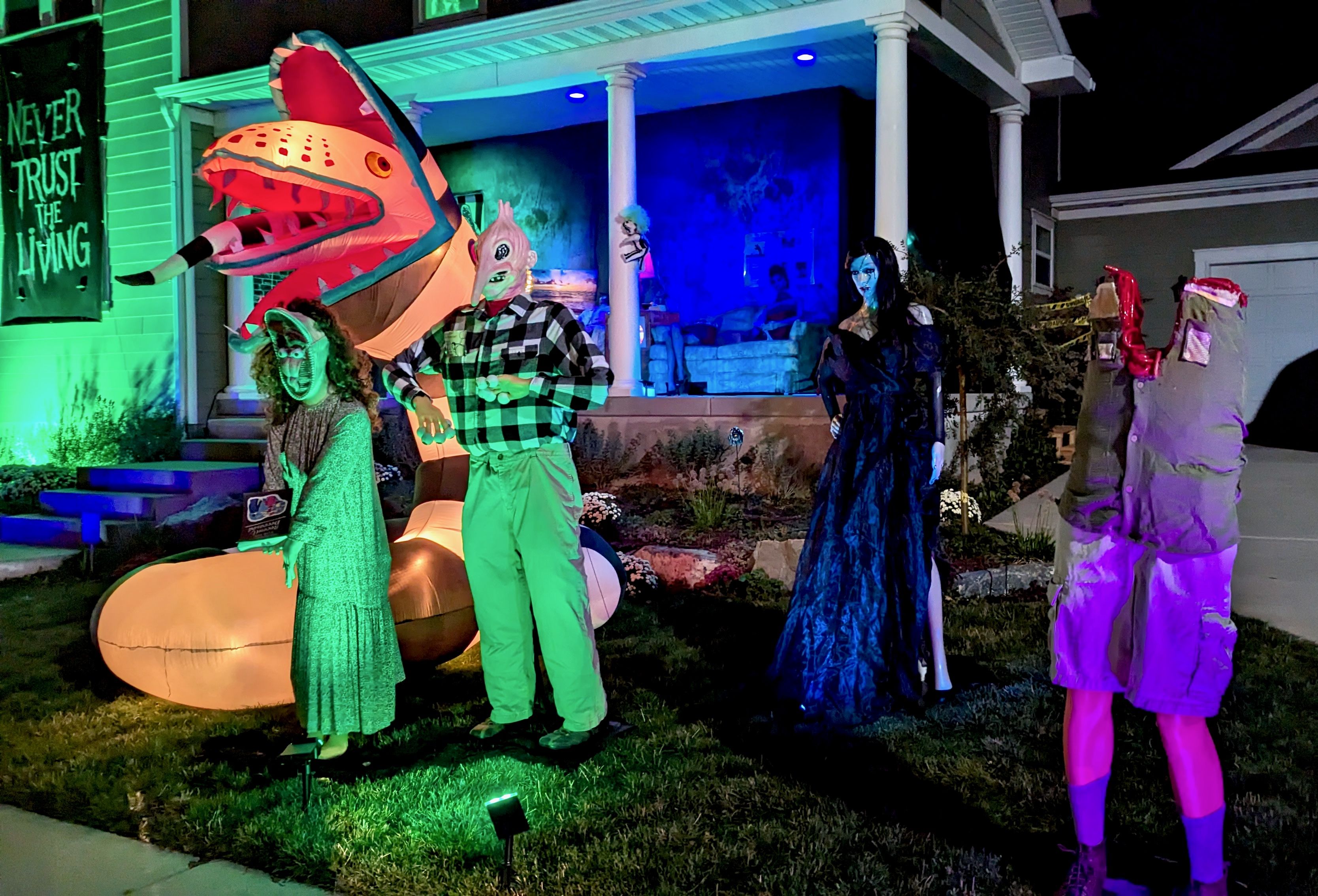 Mannequins of the characters of Beetlejuice stand in the front yard of a home.