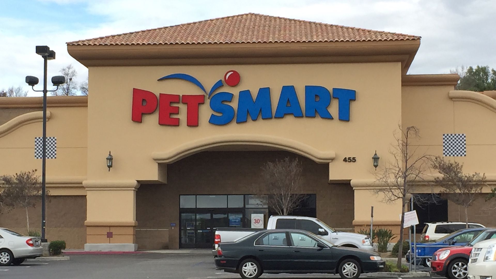 mug of petsmart building