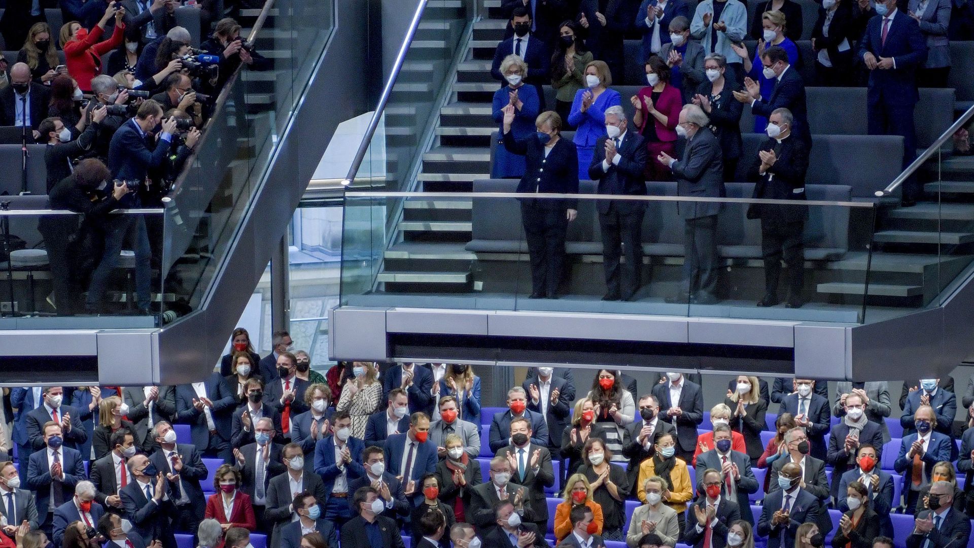 Bundestag applauding Merkel