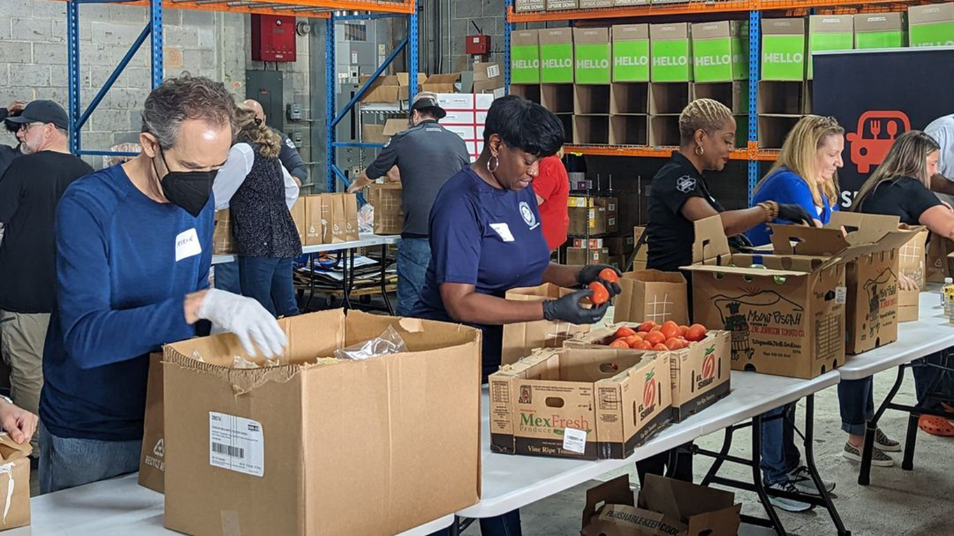 5 ways to give back in Atlanta this holiday season