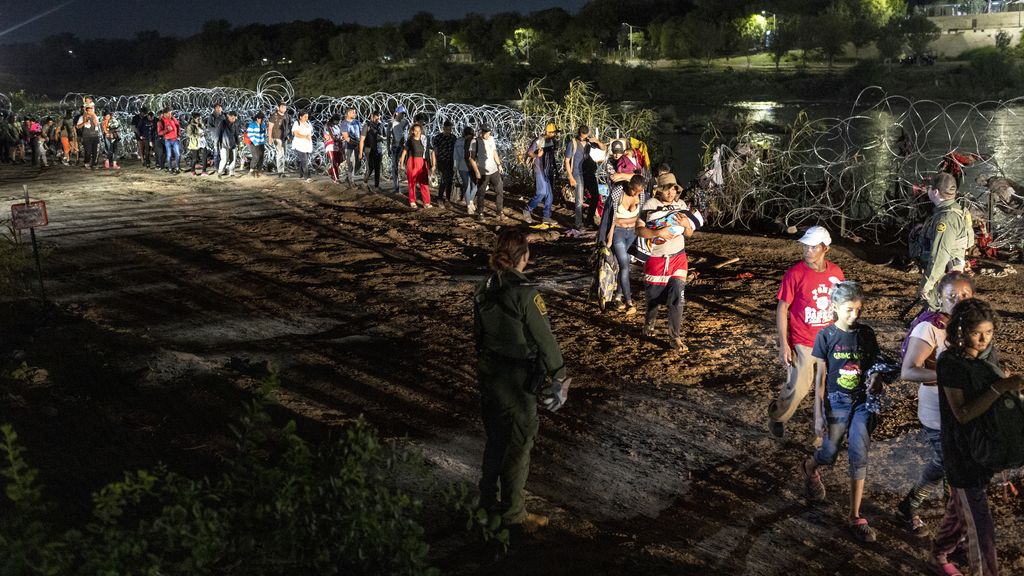 Migrant Crossings At U S Southern Border Hit Record Highs