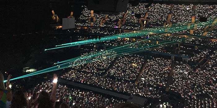 green-lasers-taylor-swift-concert-charlotte
