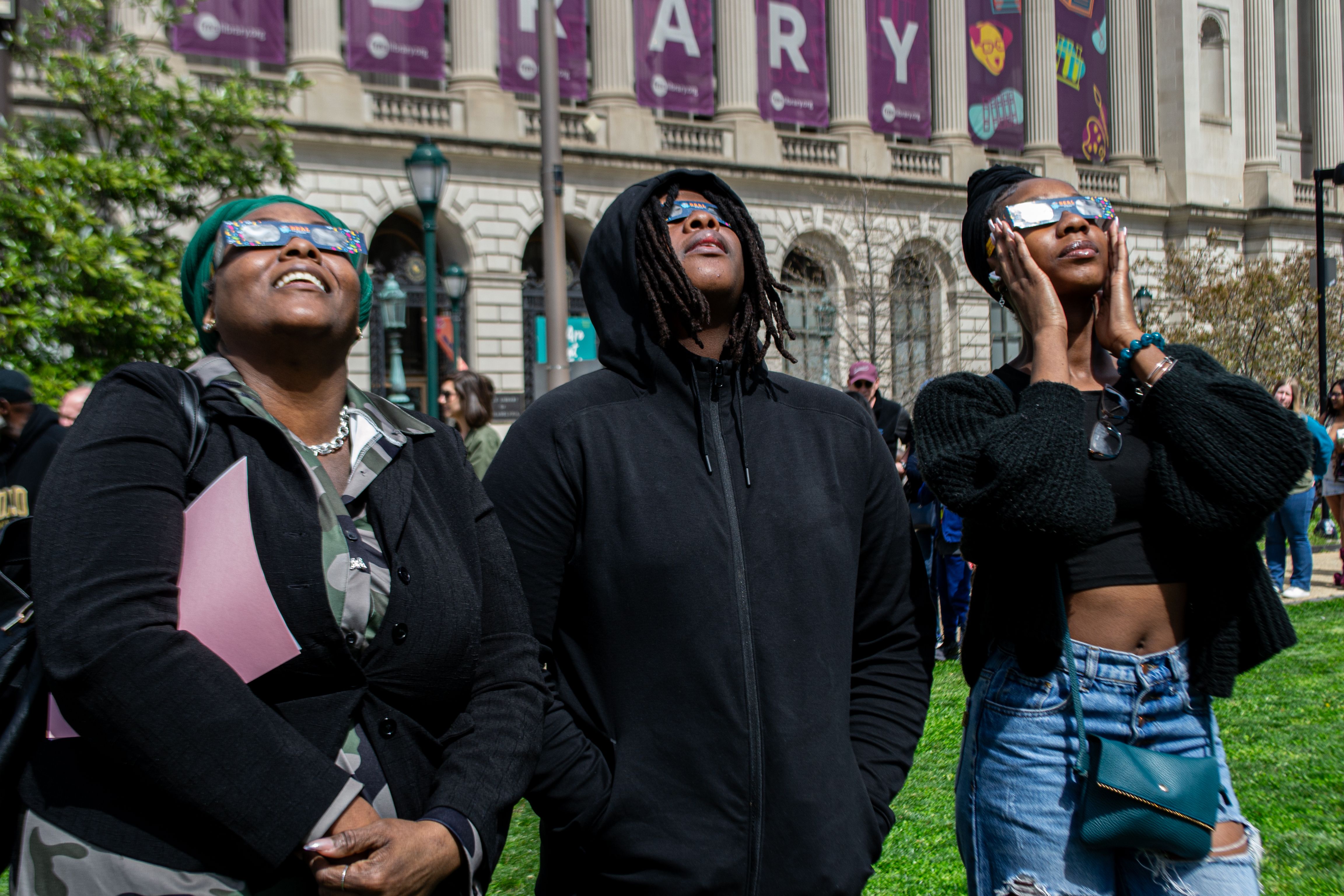 A family watches the solar eclipse.