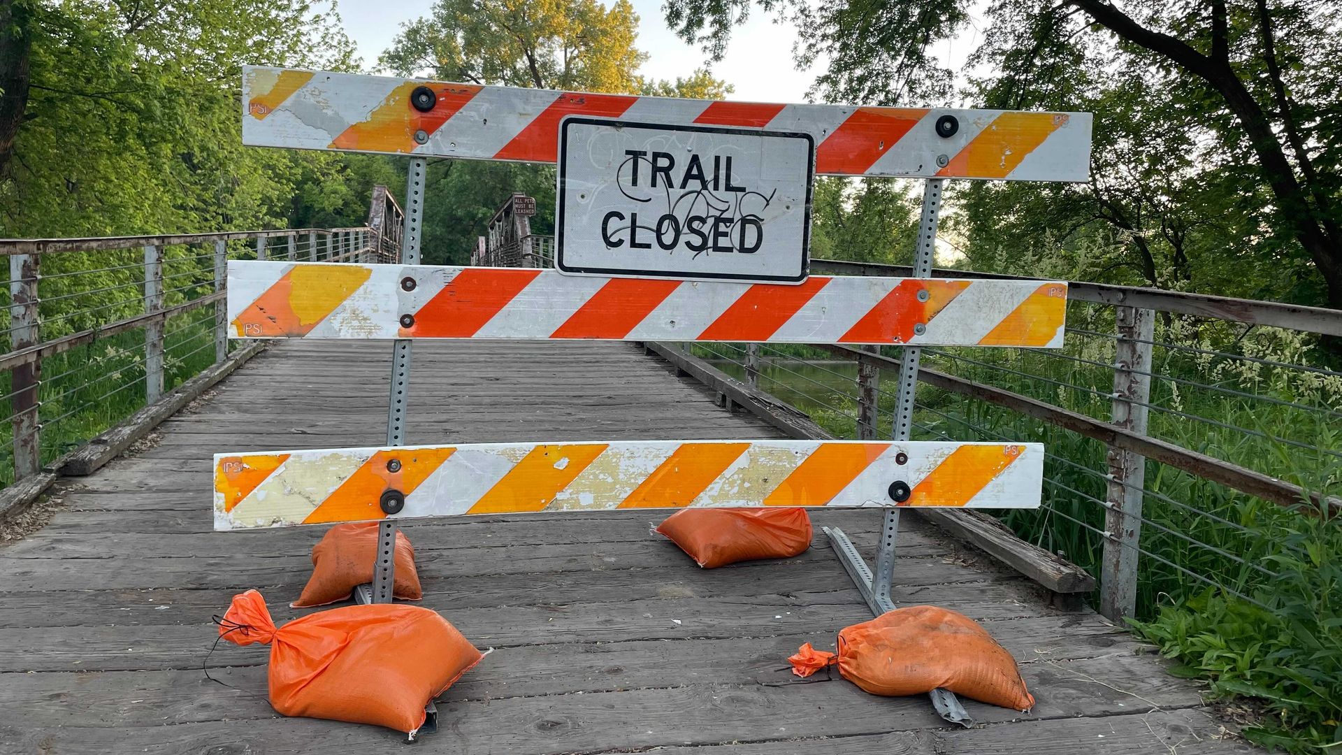 Trail closed sign by Des Moines Water Works.