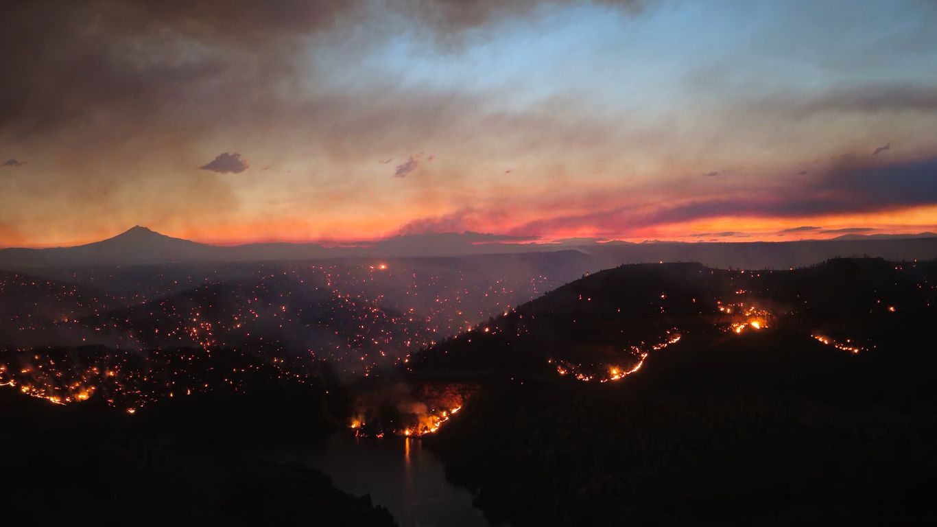 Wildfires stretch Oregon firefighting resources thin
