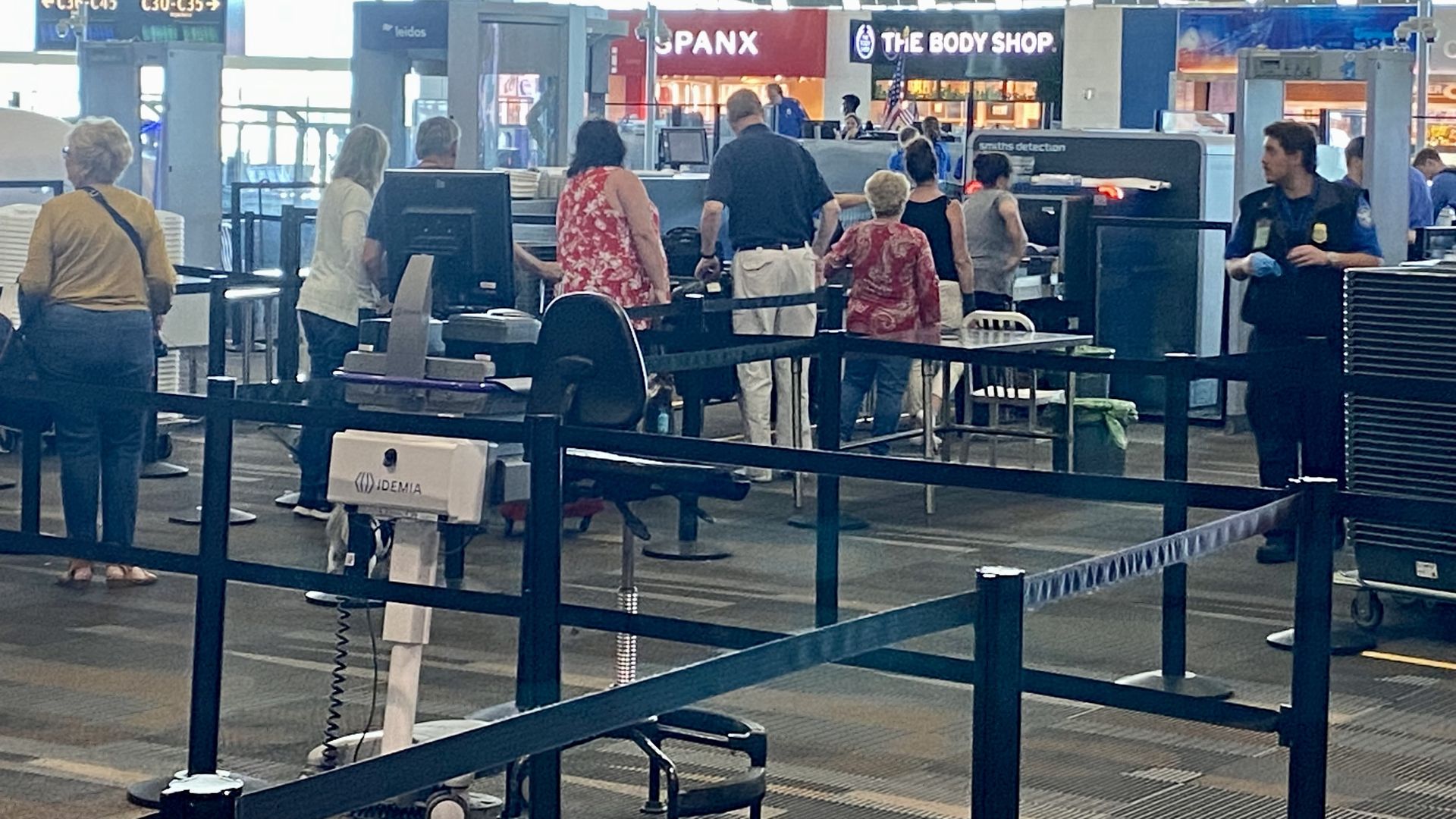 Carryon guns cause airport jams Axios Tampa Bay