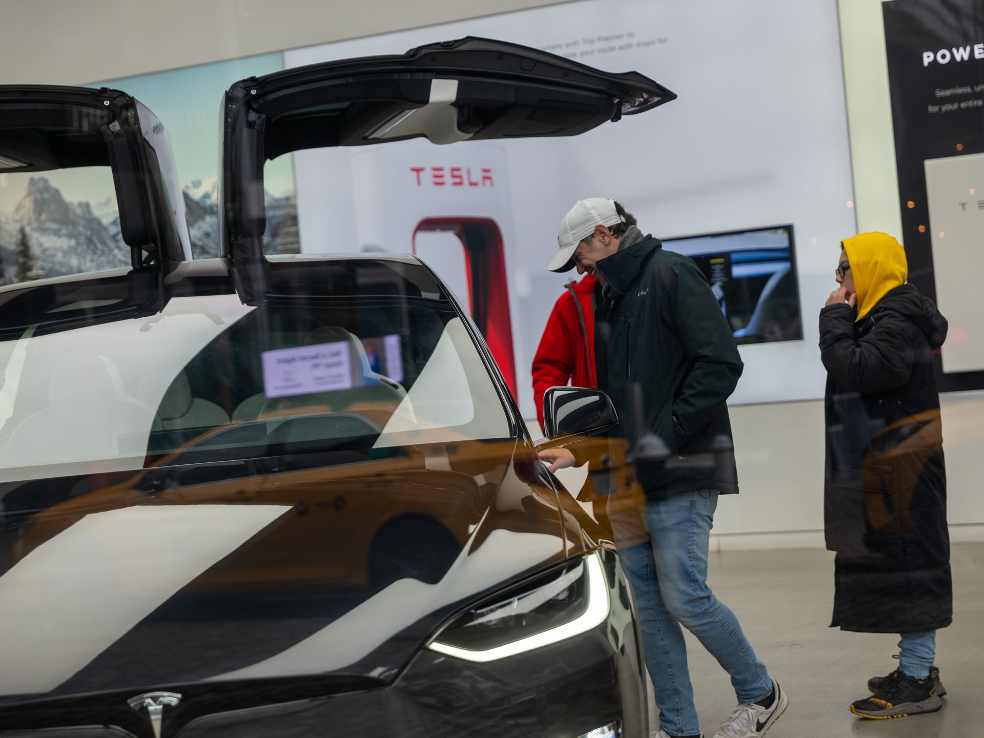 Tesla Faces a Higher Bar for Hype in 2024 - WSJ
