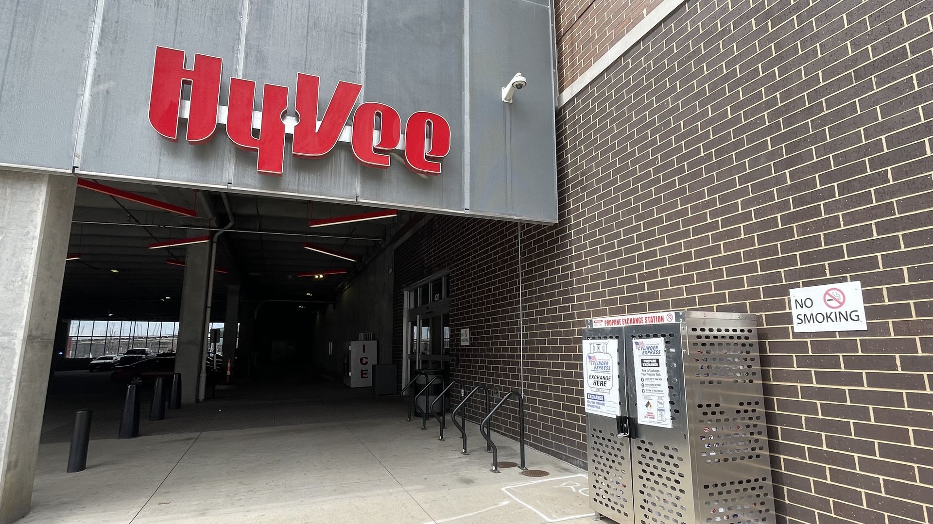 A photo of a Hy-Vee entrance in downtown Des Moines.