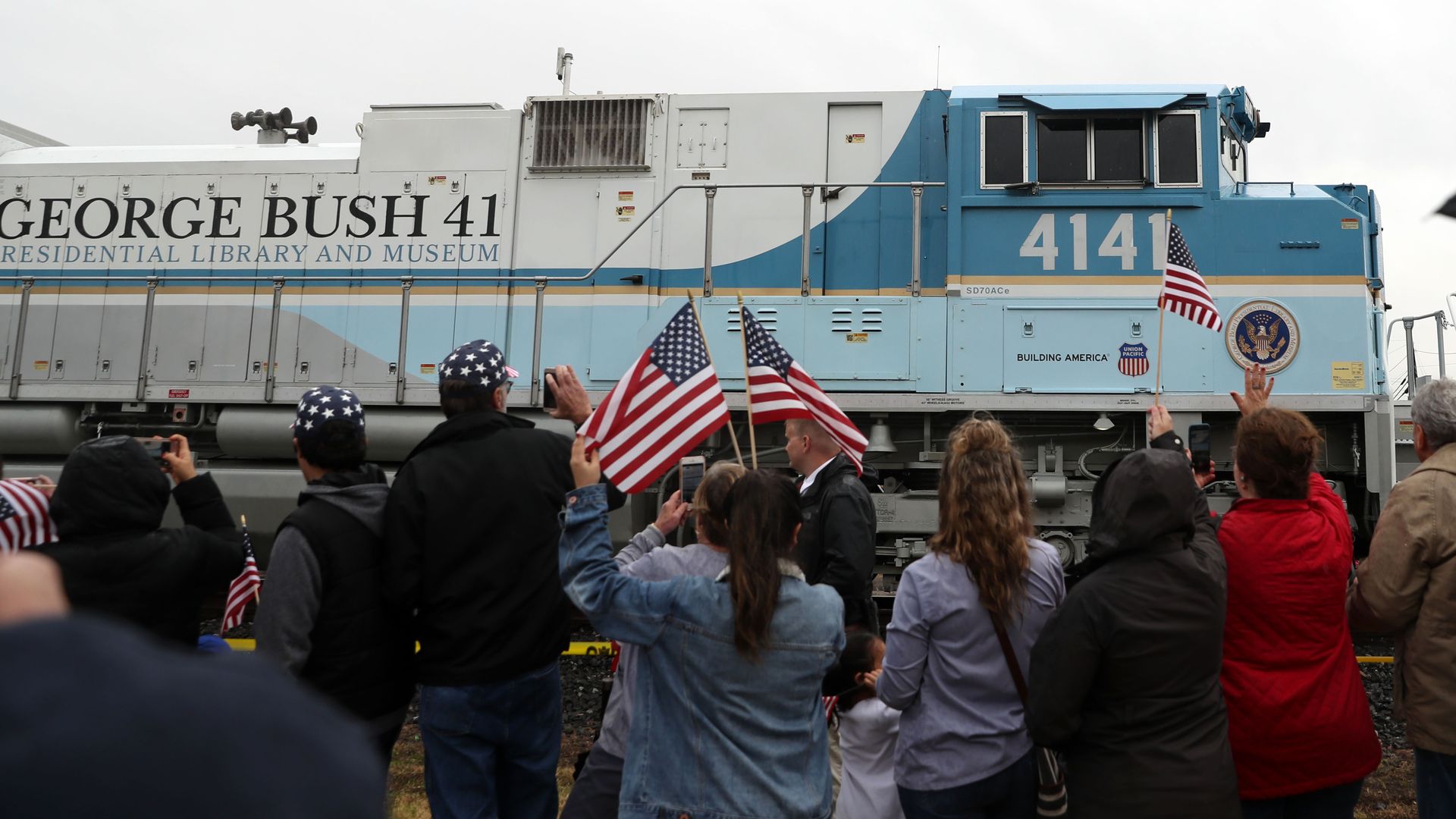 Train painted like Air Force One for George H.W. Bush's funeral 