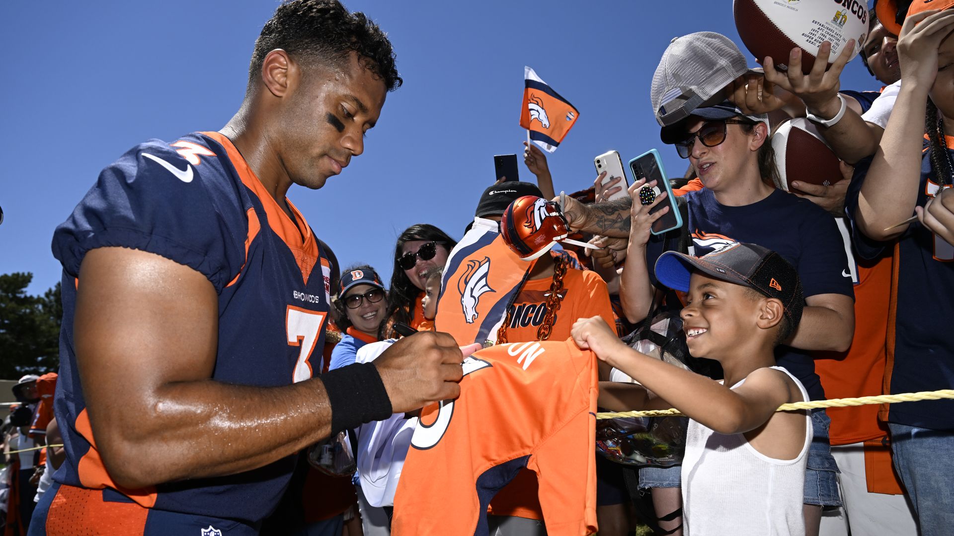 Denver Broncos: Fans are allowed at training camp, but no autographs