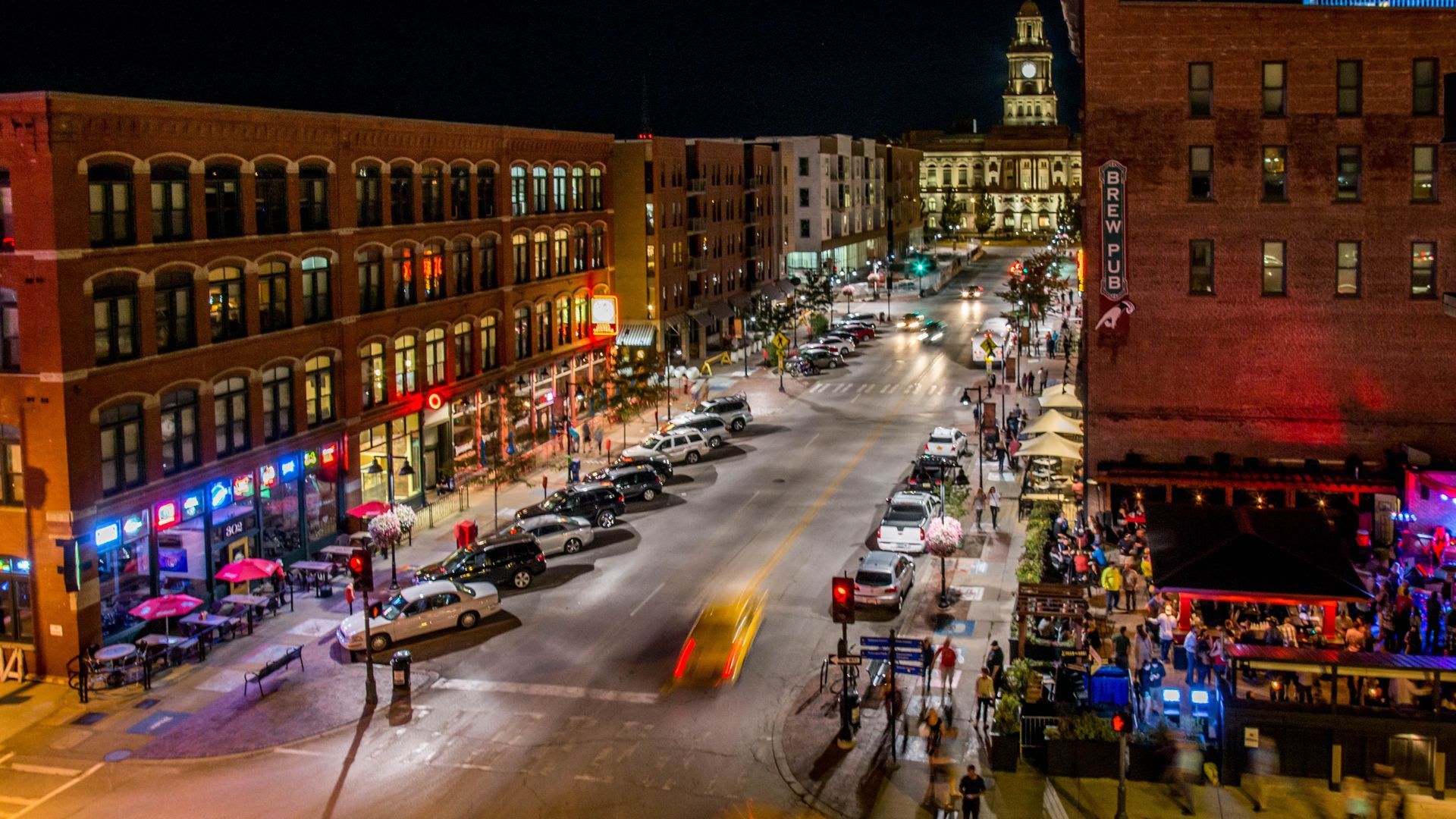 A photo of Court Avenue.