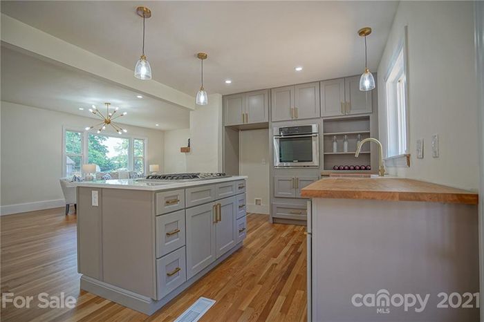 1417 Havencrest Ave. kitchen