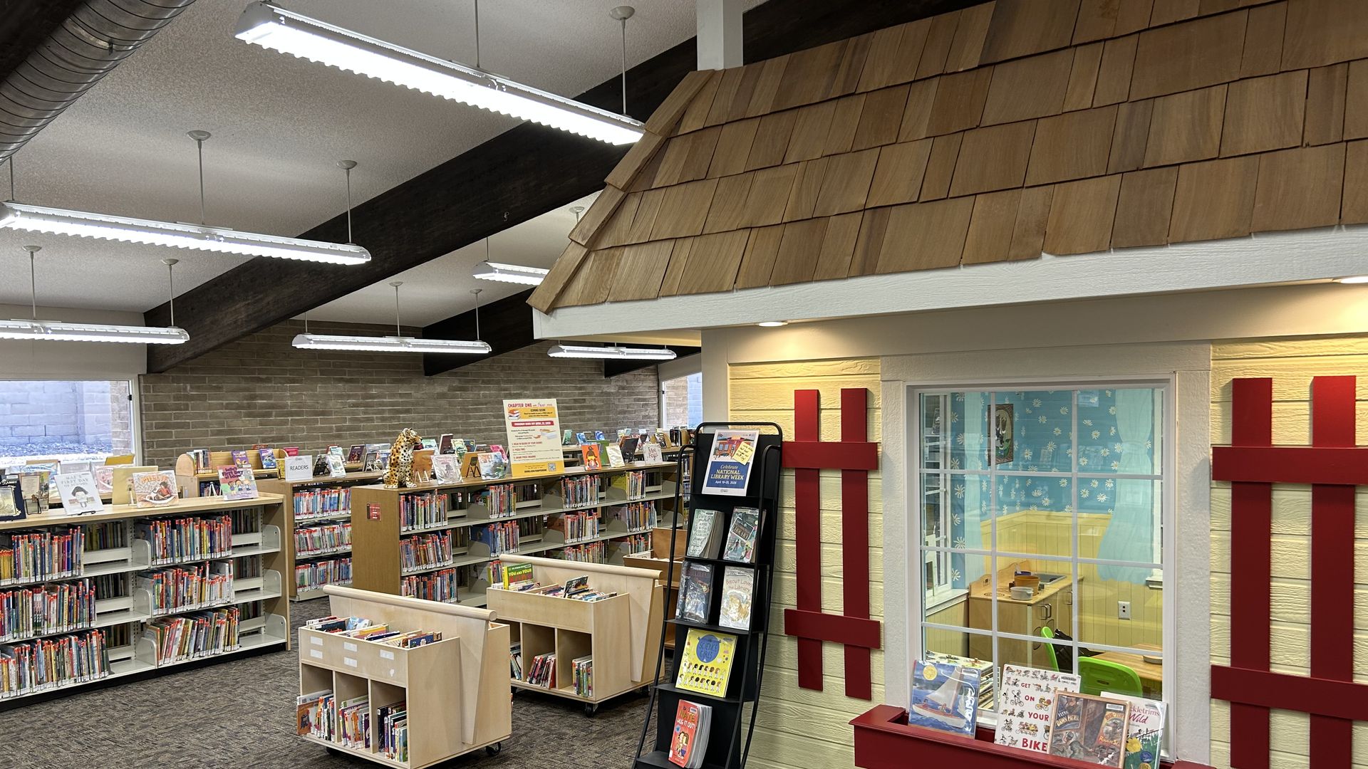 Mission Viejo Library and its clubhouse.