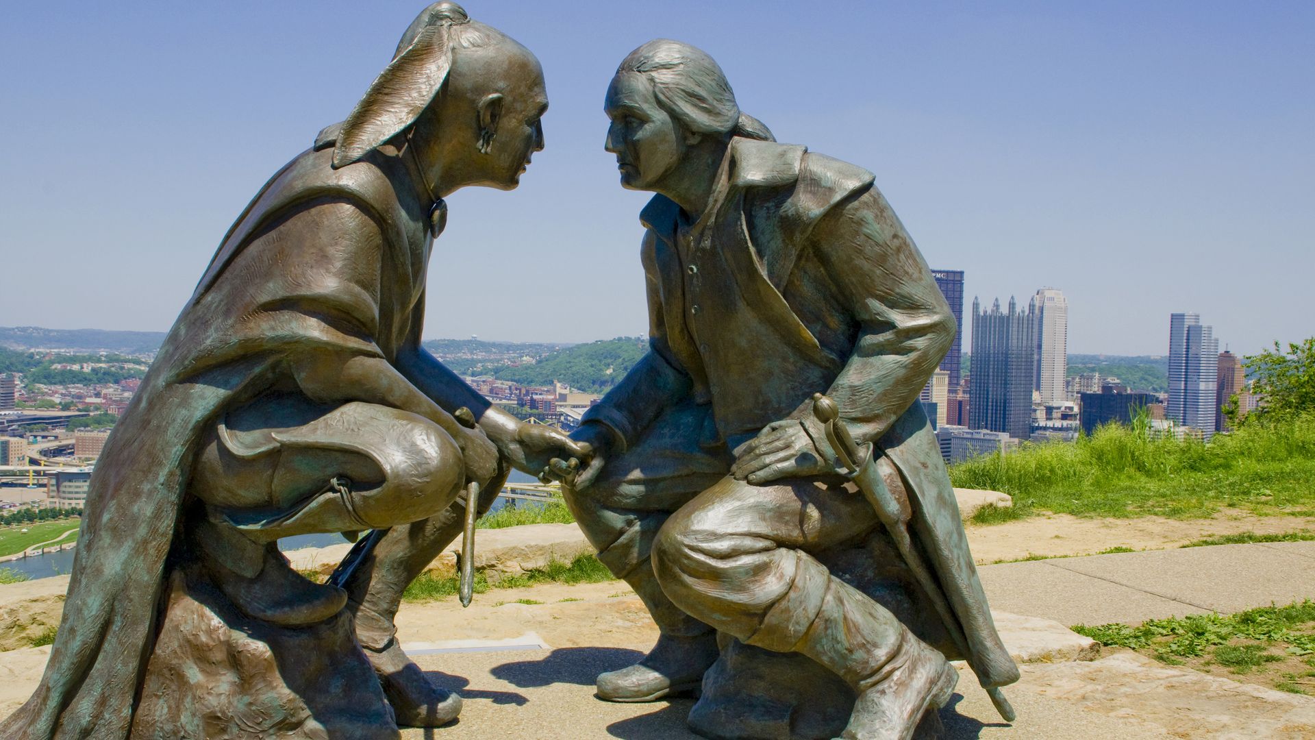 Pittsburgh, Pennsylvania, Alleghany River, Bronze Figures, George Washington And Seneca Chief Guyasuta. (Photo by Education Images/Universal Images Group via Getty Images)