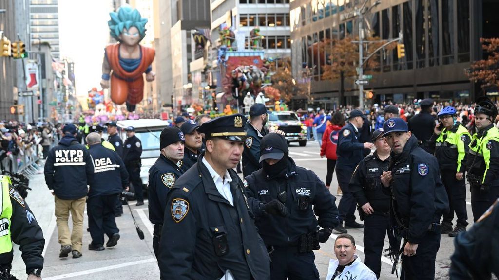 Pro-Palestinian Protesters Disrupt Macy's Thanksgiving Day Parade