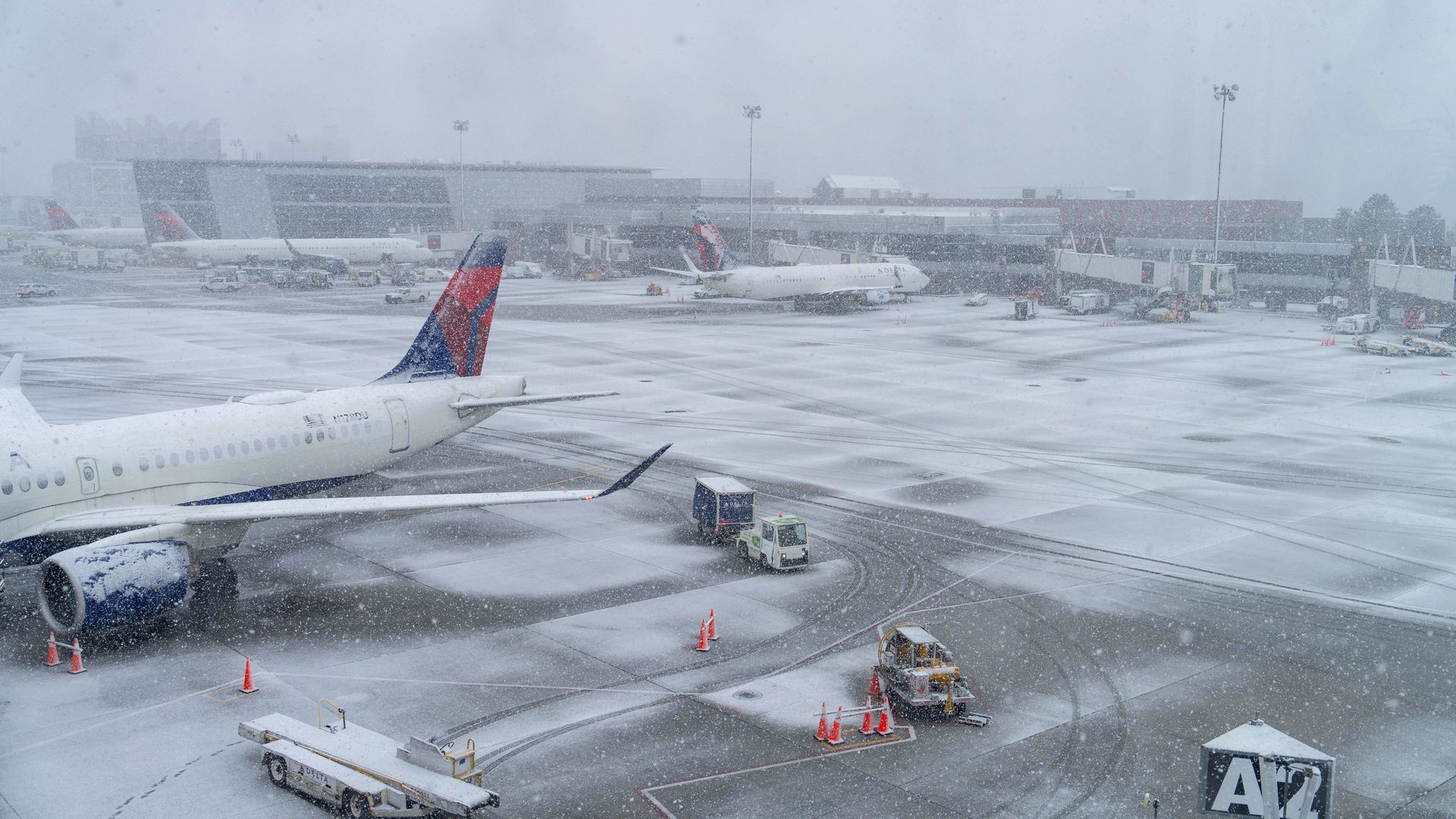 Photos: Winter storm lashes U.S. Northeast with up to foot of snow