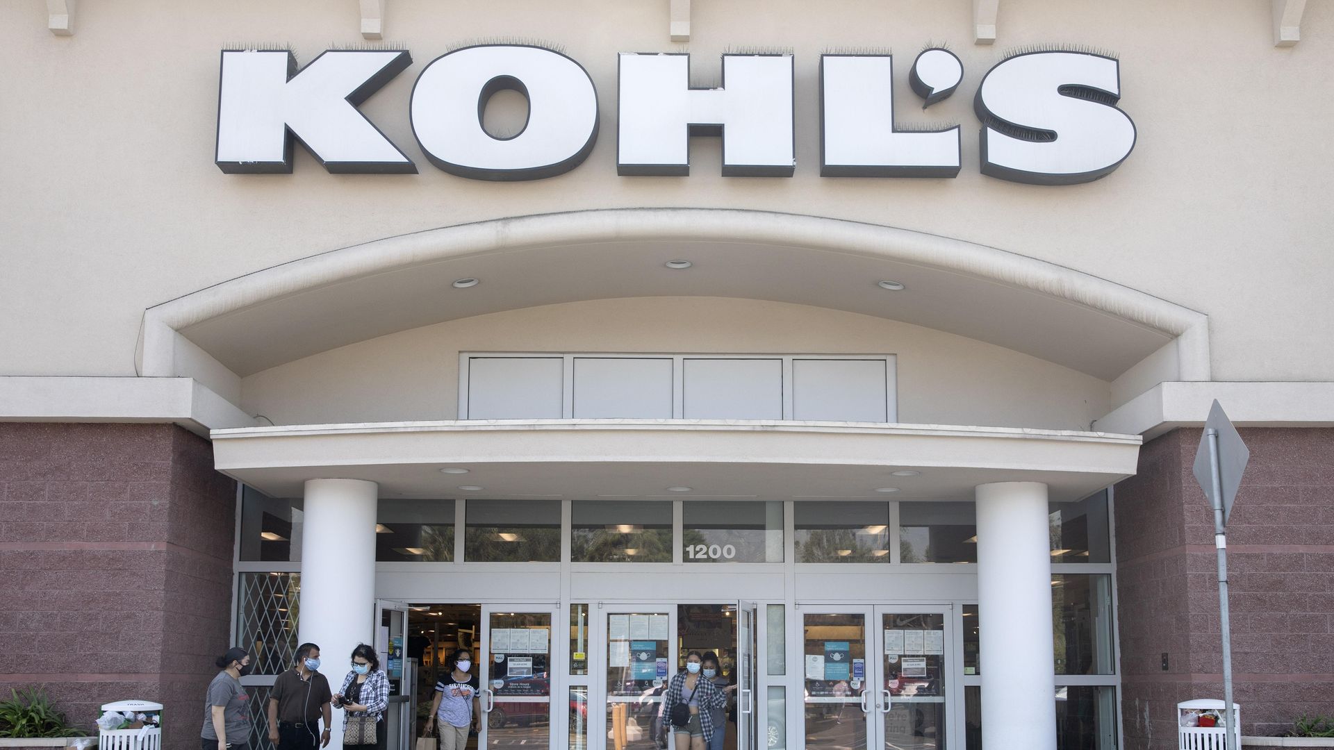 People shop at Kohl's amid the pandemic. Photo by Liu Guanguan/China News Service via Getty Images