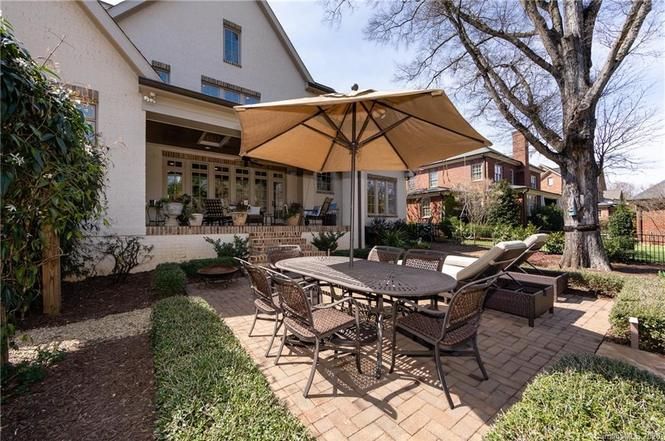 2519 Maybank Dr outside