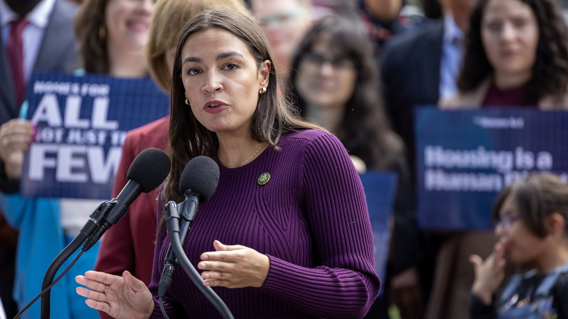 AOC launches bid to be top Democrat on House Oversight Committee