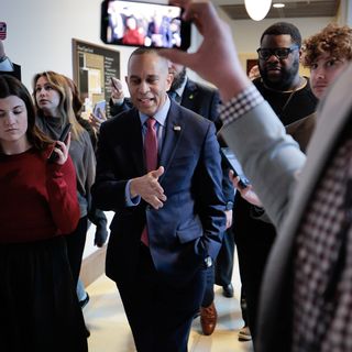 House Democrats try to shut down disruptions at Trump's State of the Union