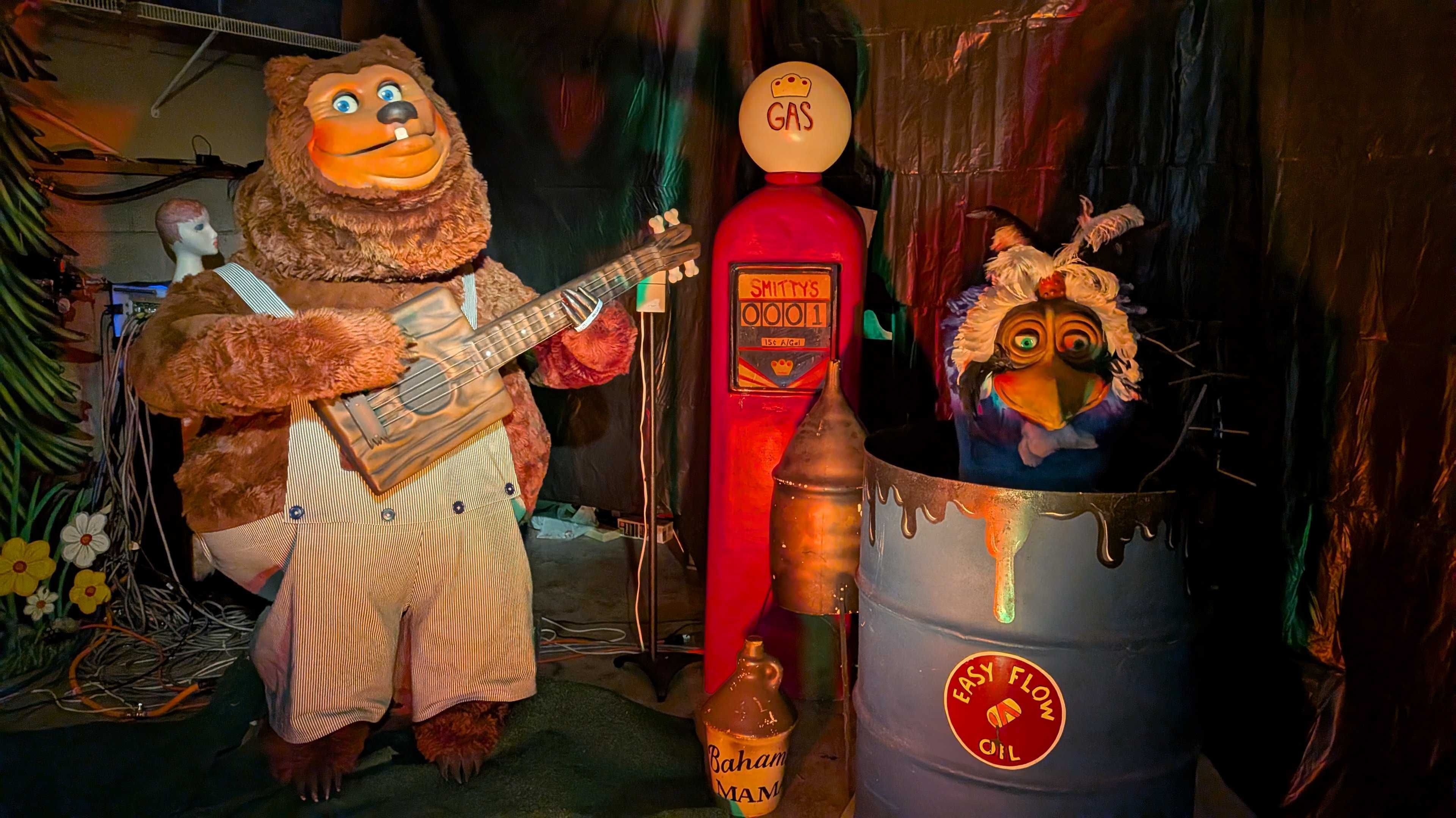 axios.com - Katie Lewis - Inside a Nashville garage, vintage robot rock stars get a second act
