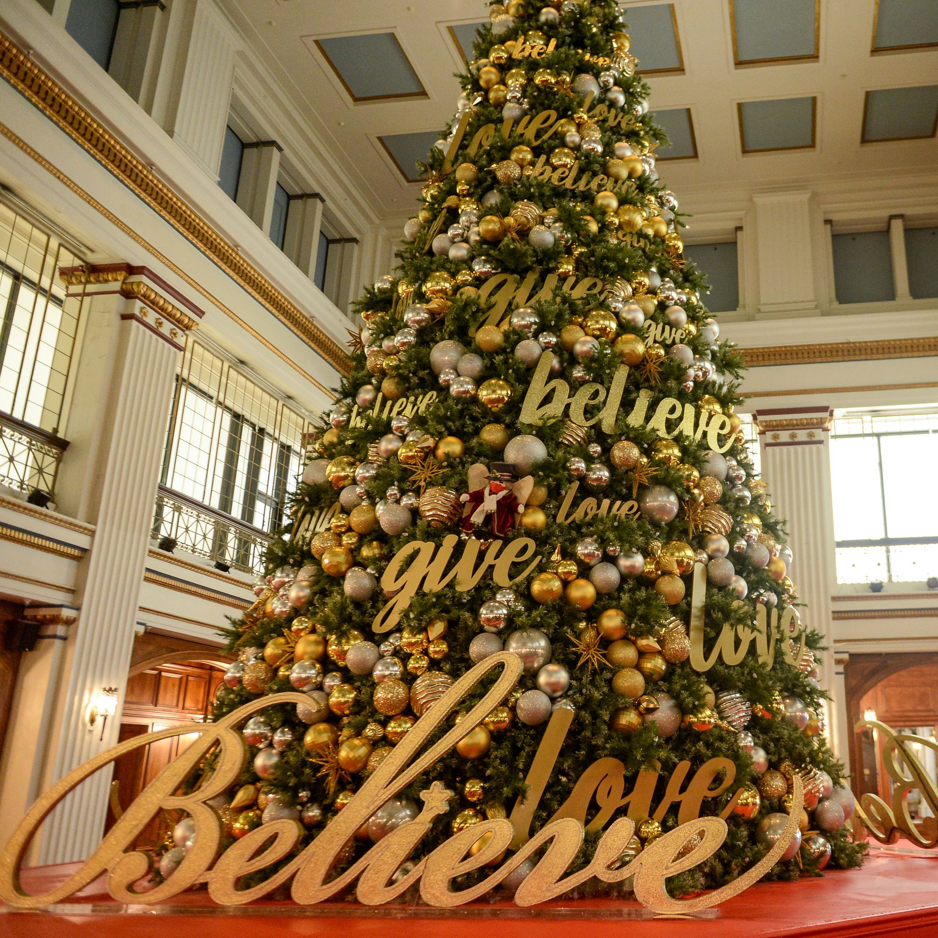 Walnut Room Macys Chicago Christmas 2022 Planning Your Holiday Trips To Walnut Room And Zoo Lights - Axios Chicago